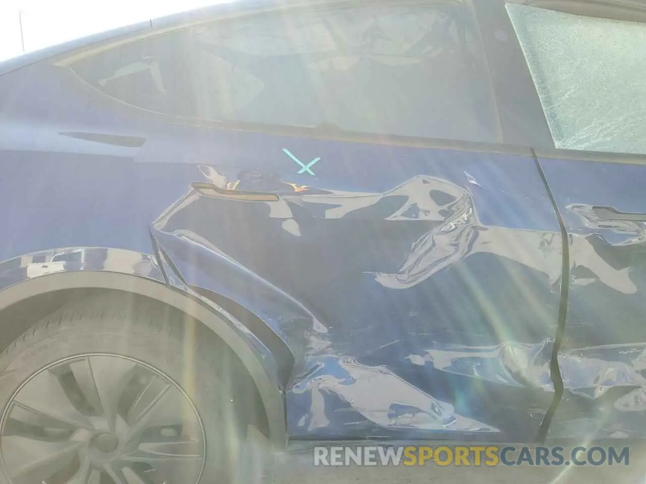 10 Photograph of a damaged car 7SAYGDED8RF132720 TESLA MODEL Y 2024