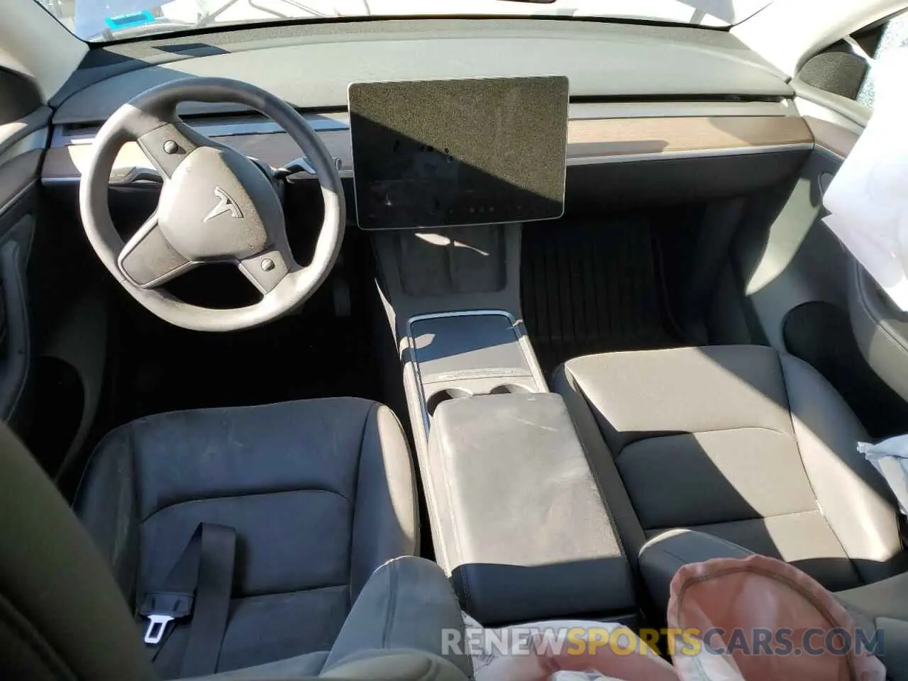 8 Photograph of a damaged car 7SAYGDED8RF132720 TESLA MODEL Y 2024