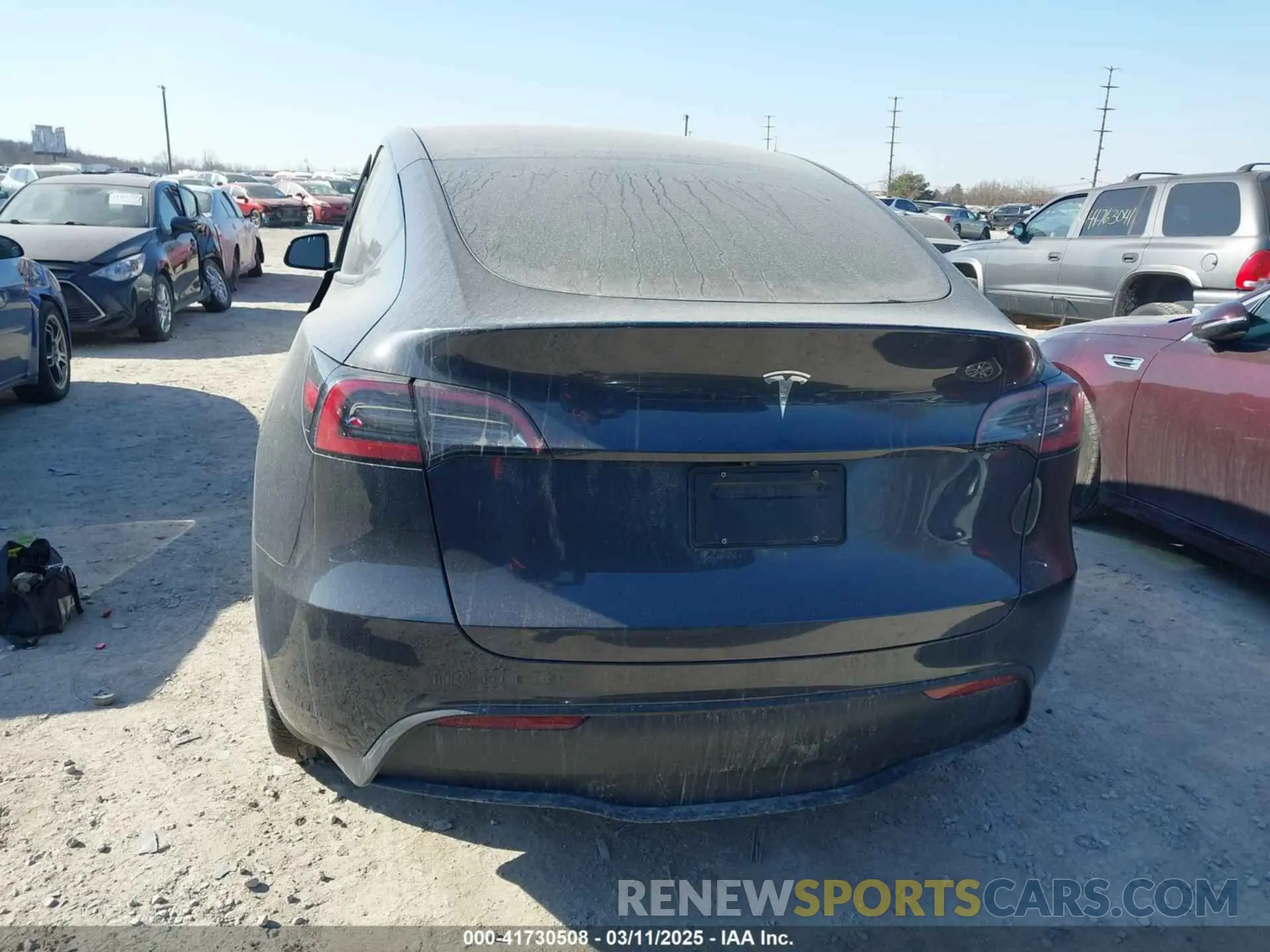 15 Photograph of a damaged car 7SAYGDED8RF158346 TESLA MODEL Y 2024