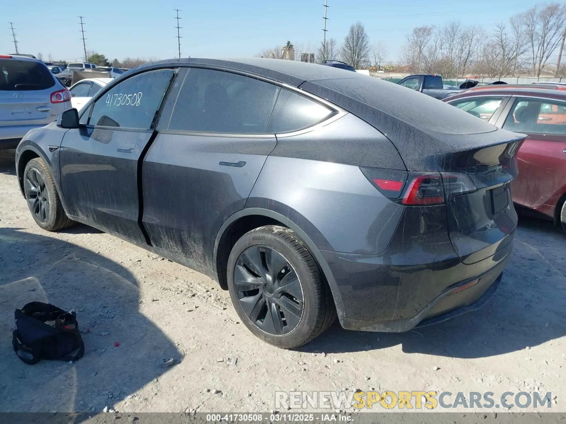 3 Photograph of a damaged car 7SAYGDED8RF158346 TESLA MODEL Y 2024