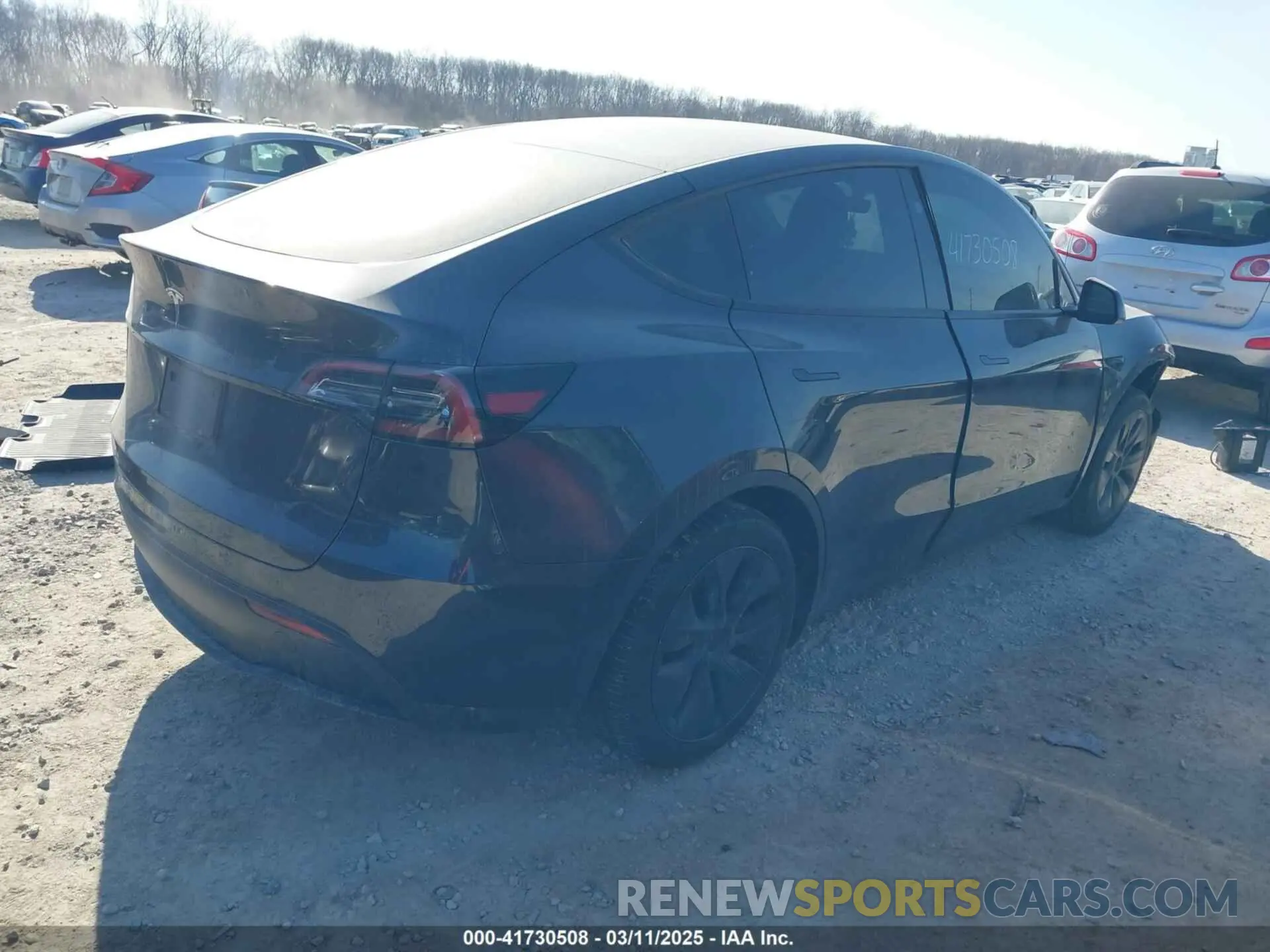 4 Photograph of a damaged car 7SAYGDED8RF158346 TESLA MODEL Y 2024