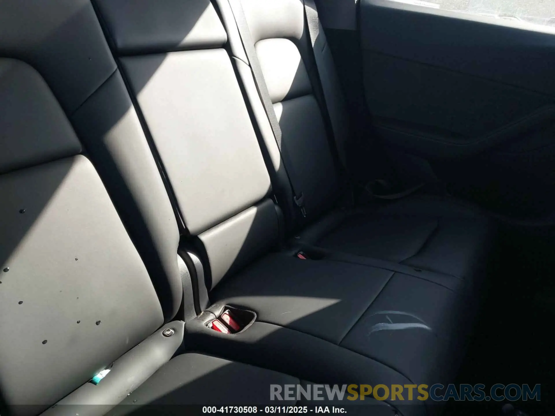 8 Photograph of a damaged car 7SAYGDED8RF158346 TESLA MODEL Y 2024