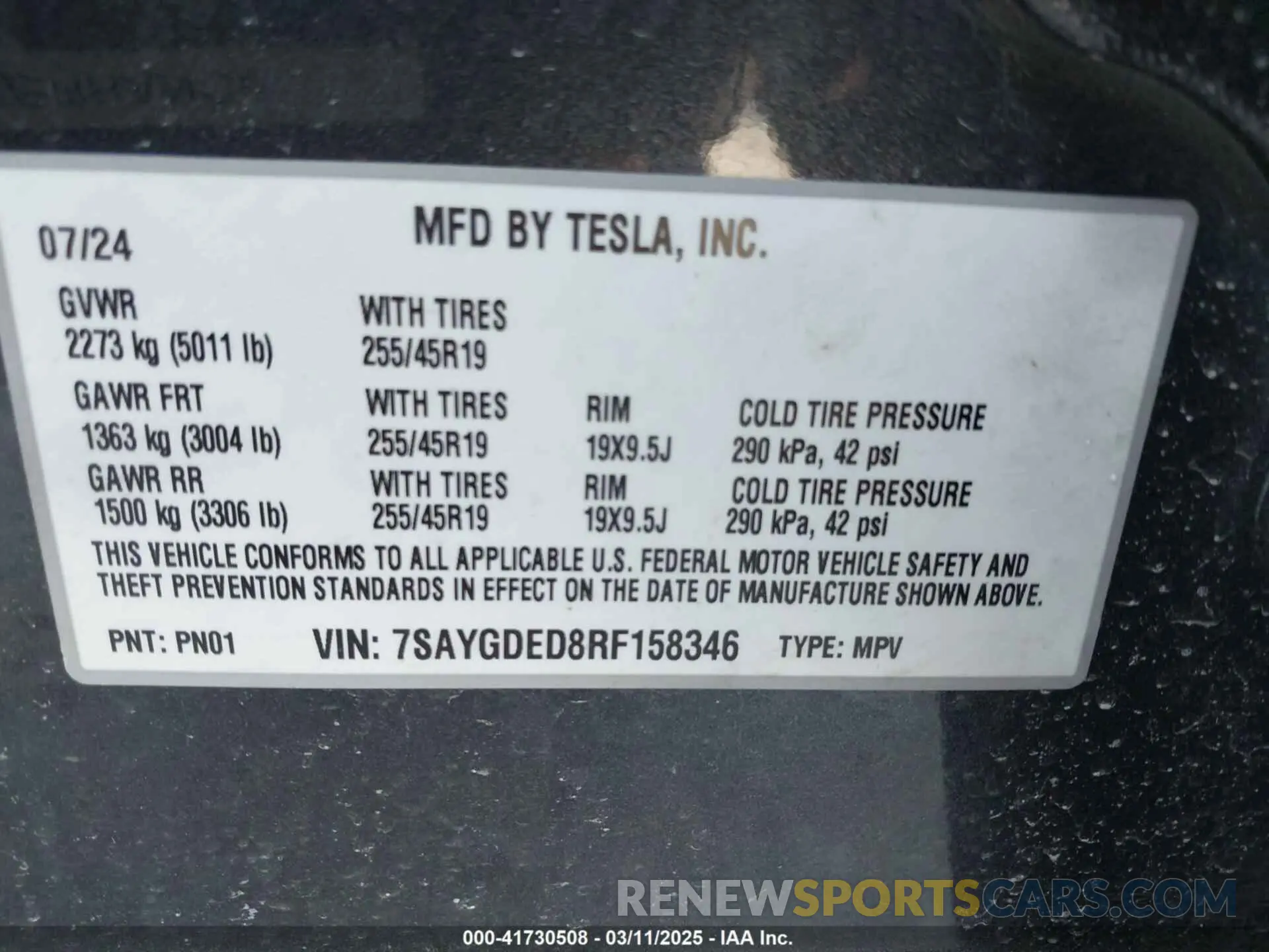 9 Photograph of a damaged car 7SAYGDED8RF158346 TESLA MODEL Y 2024
