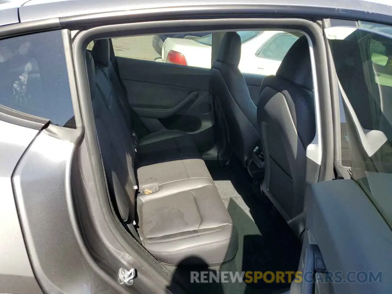 10 Photograph of a damaged car 7SAYGDED8RF195669 TESLA MODEL Y 2024