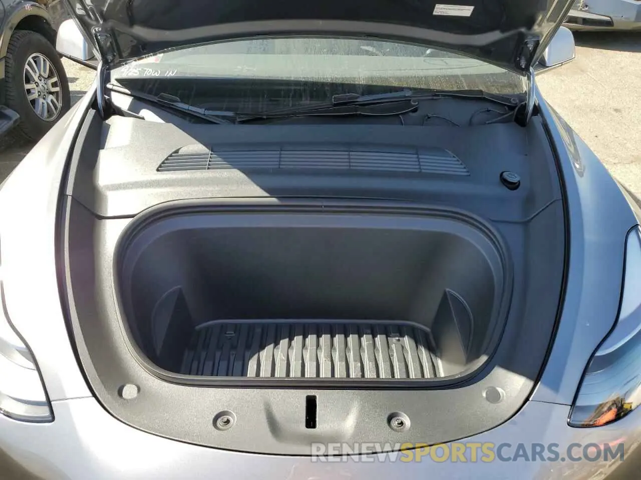 11 Photograph of a damaged car 7SAYGDED8RF195669 TESLA MODEL Y 2024