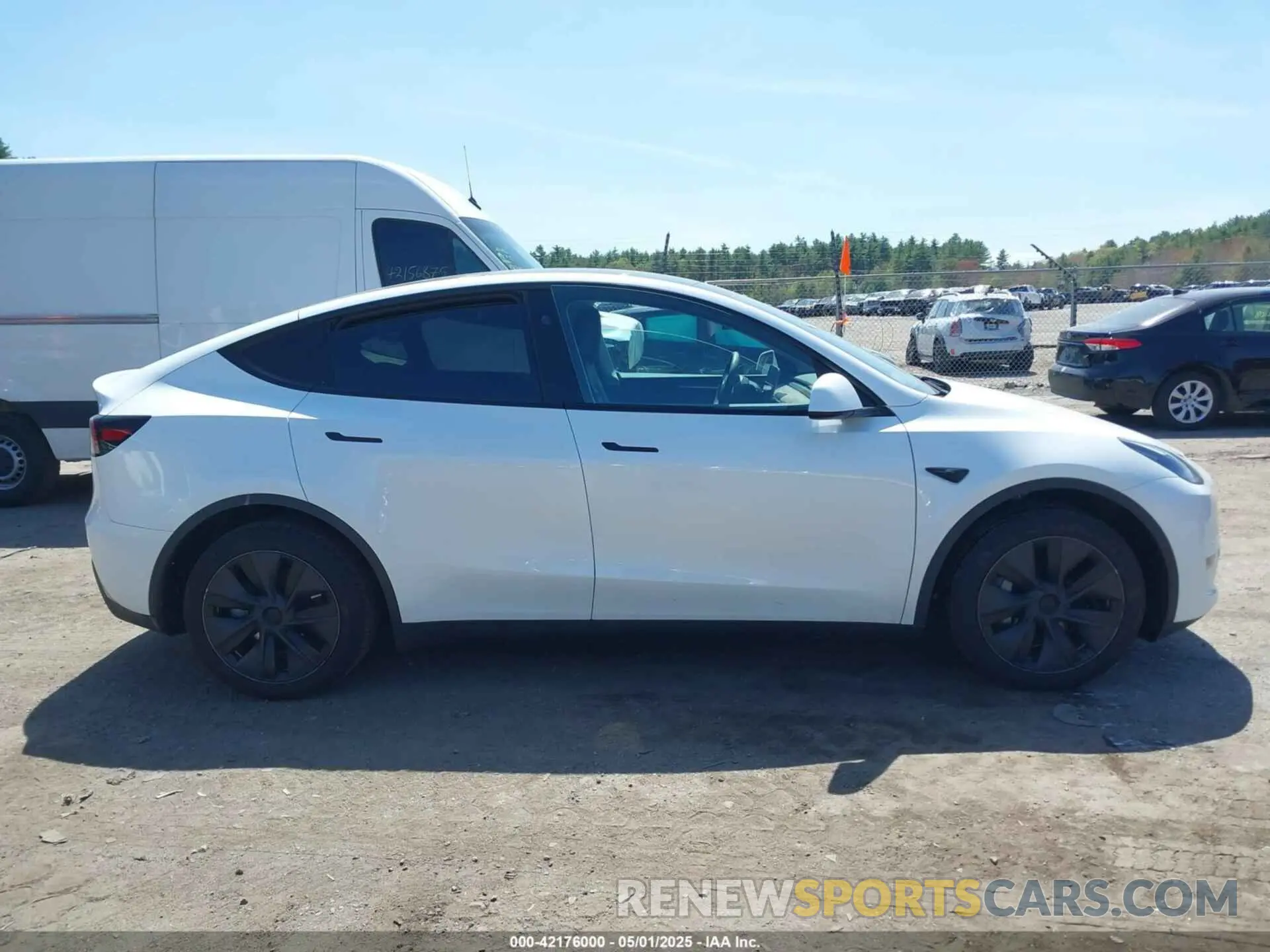 13 Photograph of a damaged car 7SAYGDED8RF211112 TESLA MODEL Y 2024