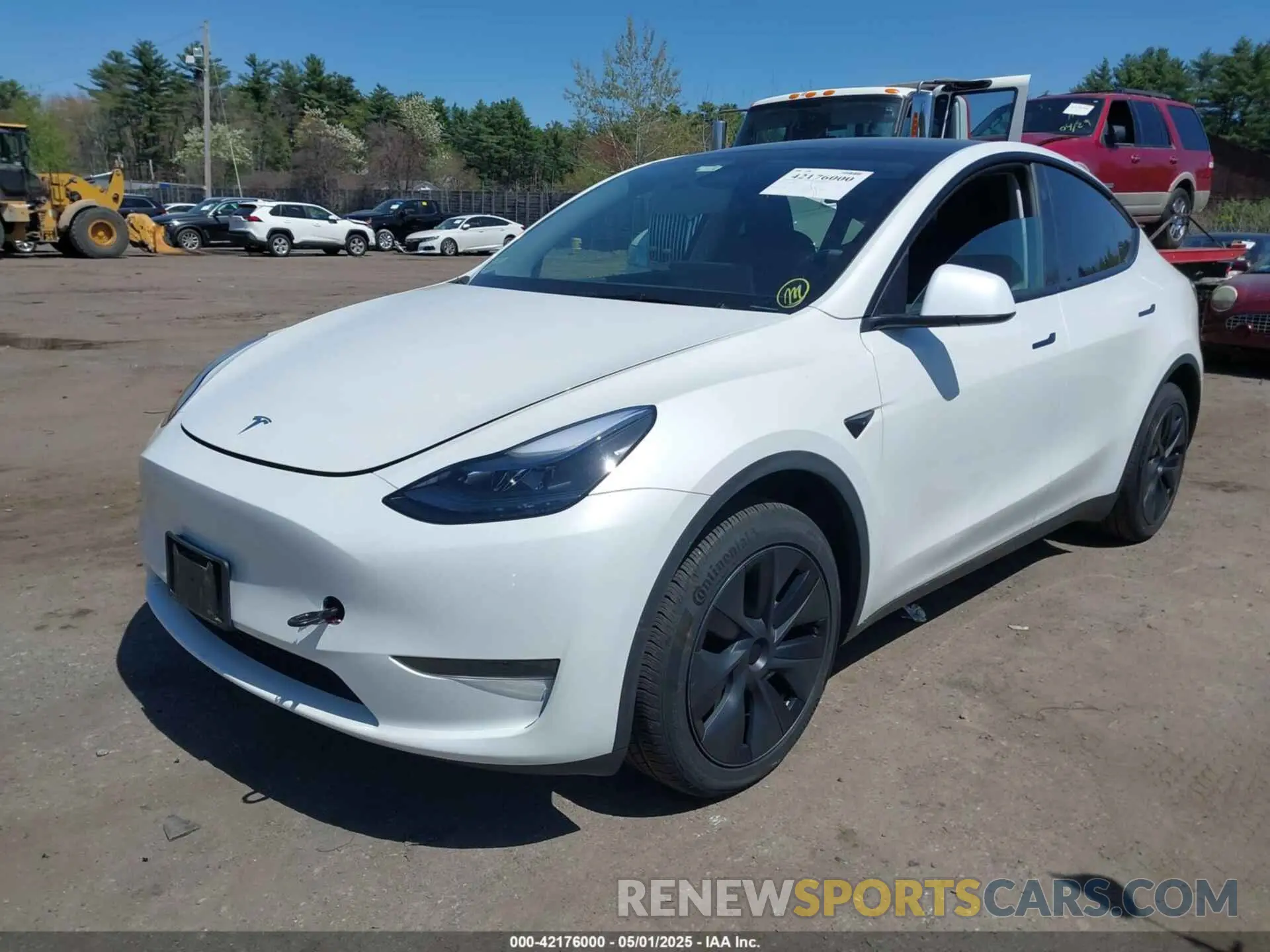 2 Photograph of a damaged car 7SAYGDED8RF211112 TESLA MODEL Y 2024