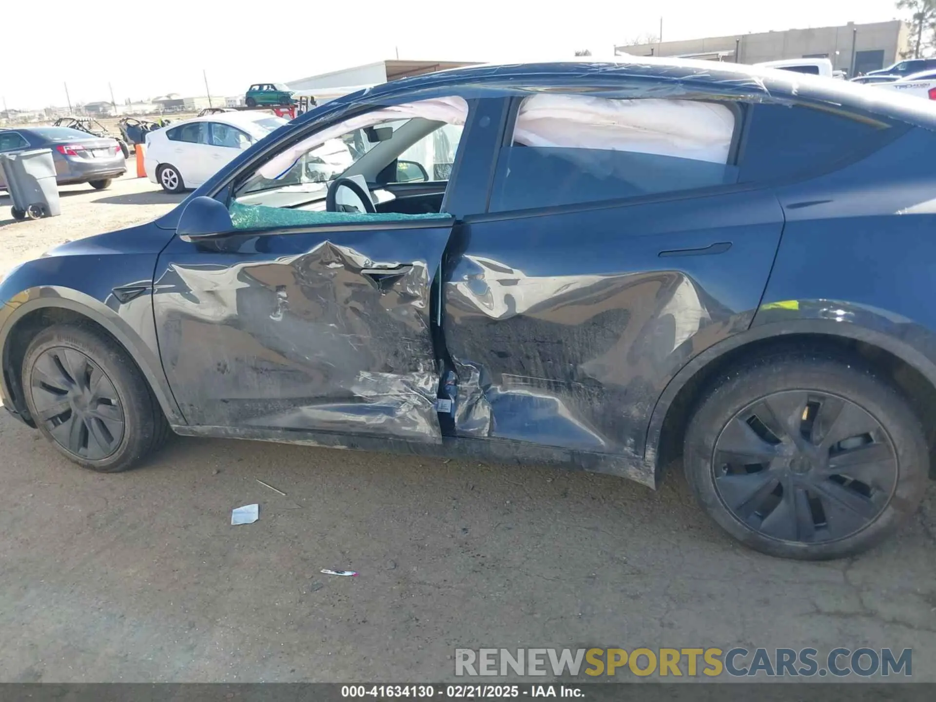 13 Photograph of a damaged car 7SAYGDED8RF213796 TESLA MODEL Y 2024