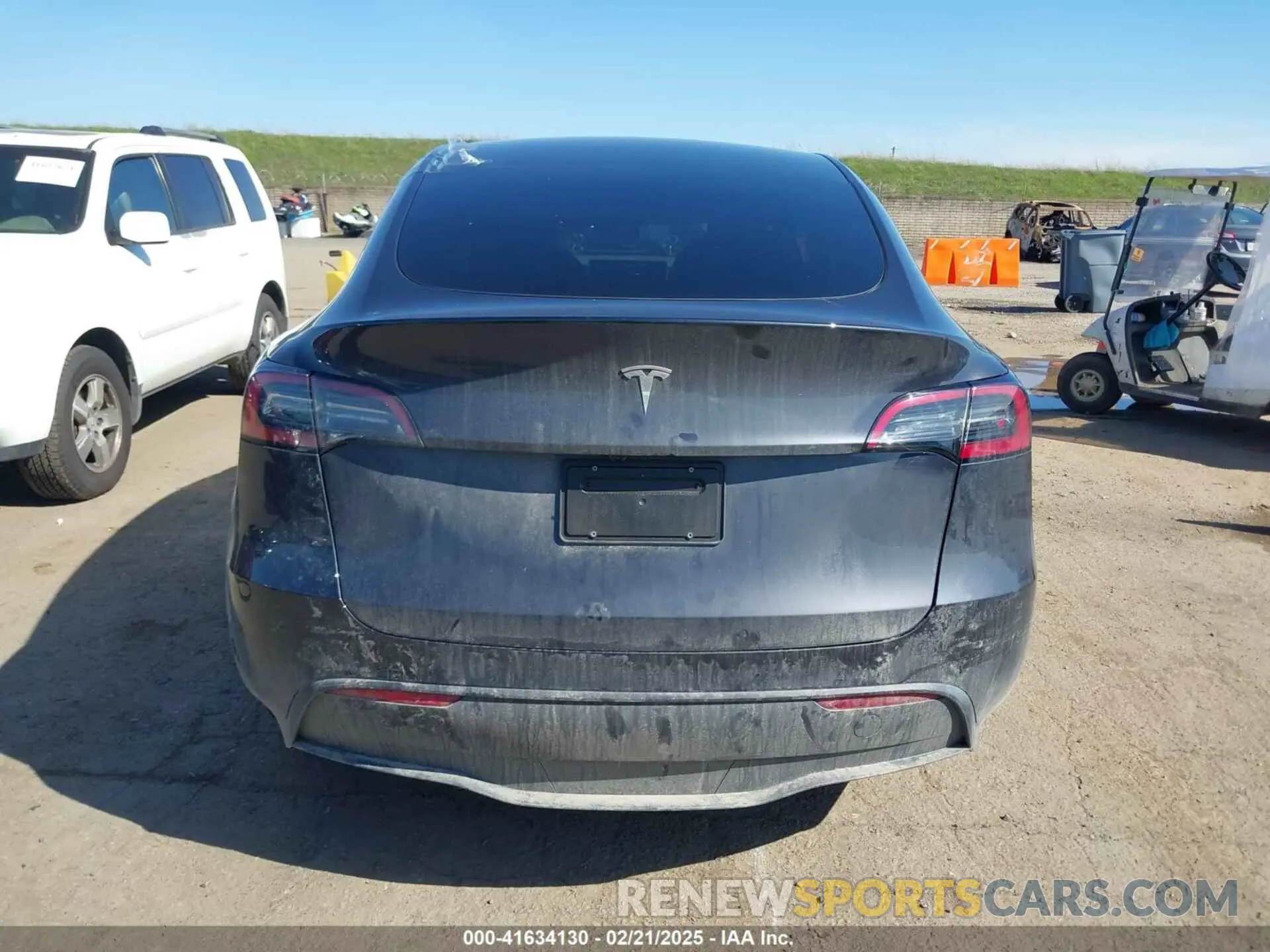 15 Photograph of a damaged car 7SAYGDED8RF213796 TESLA MODEL Y 2024