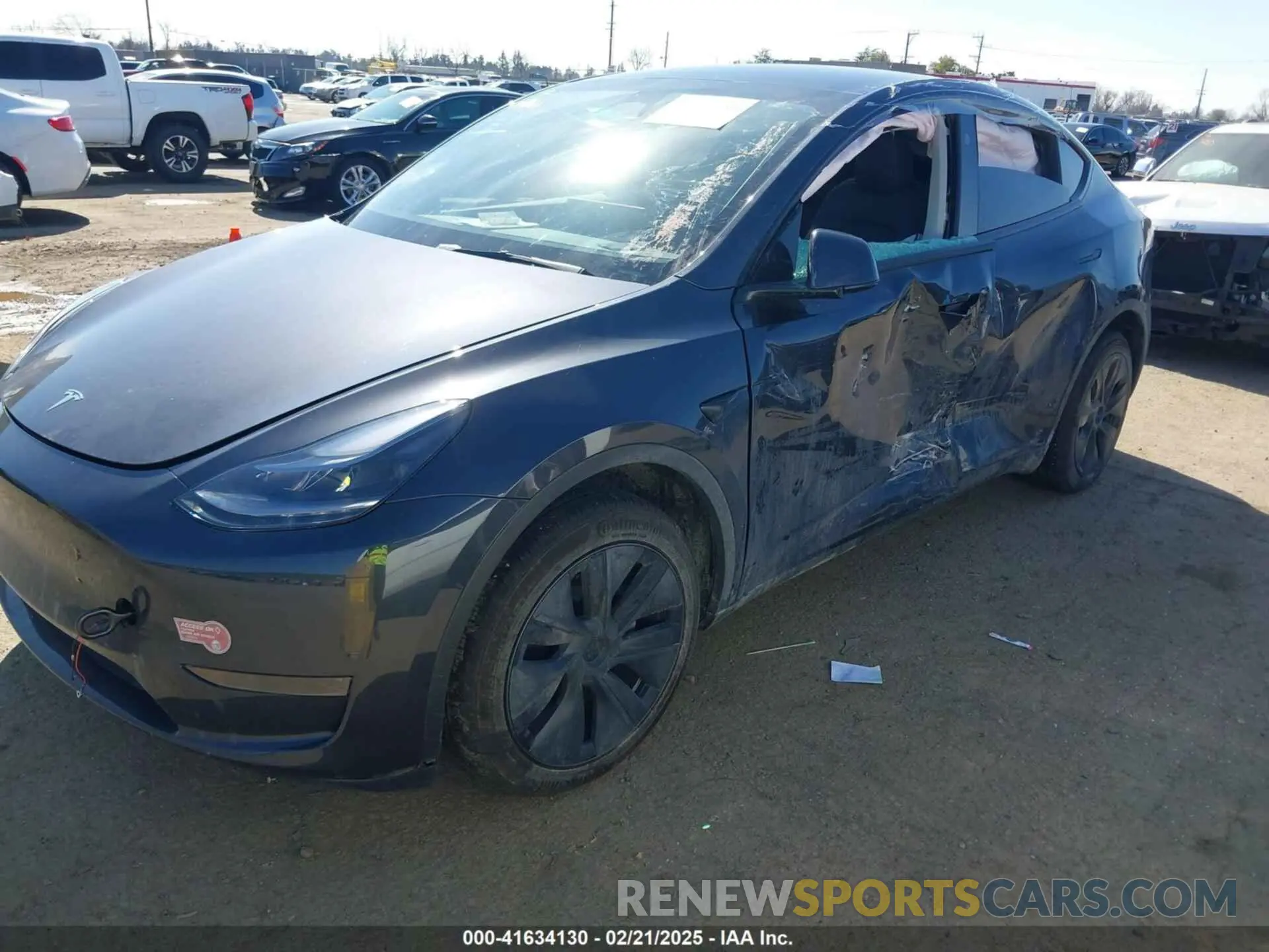 2 Photograph of a damaged car 7SAYGDED8RF213796 TESLA MODEL Y 2024