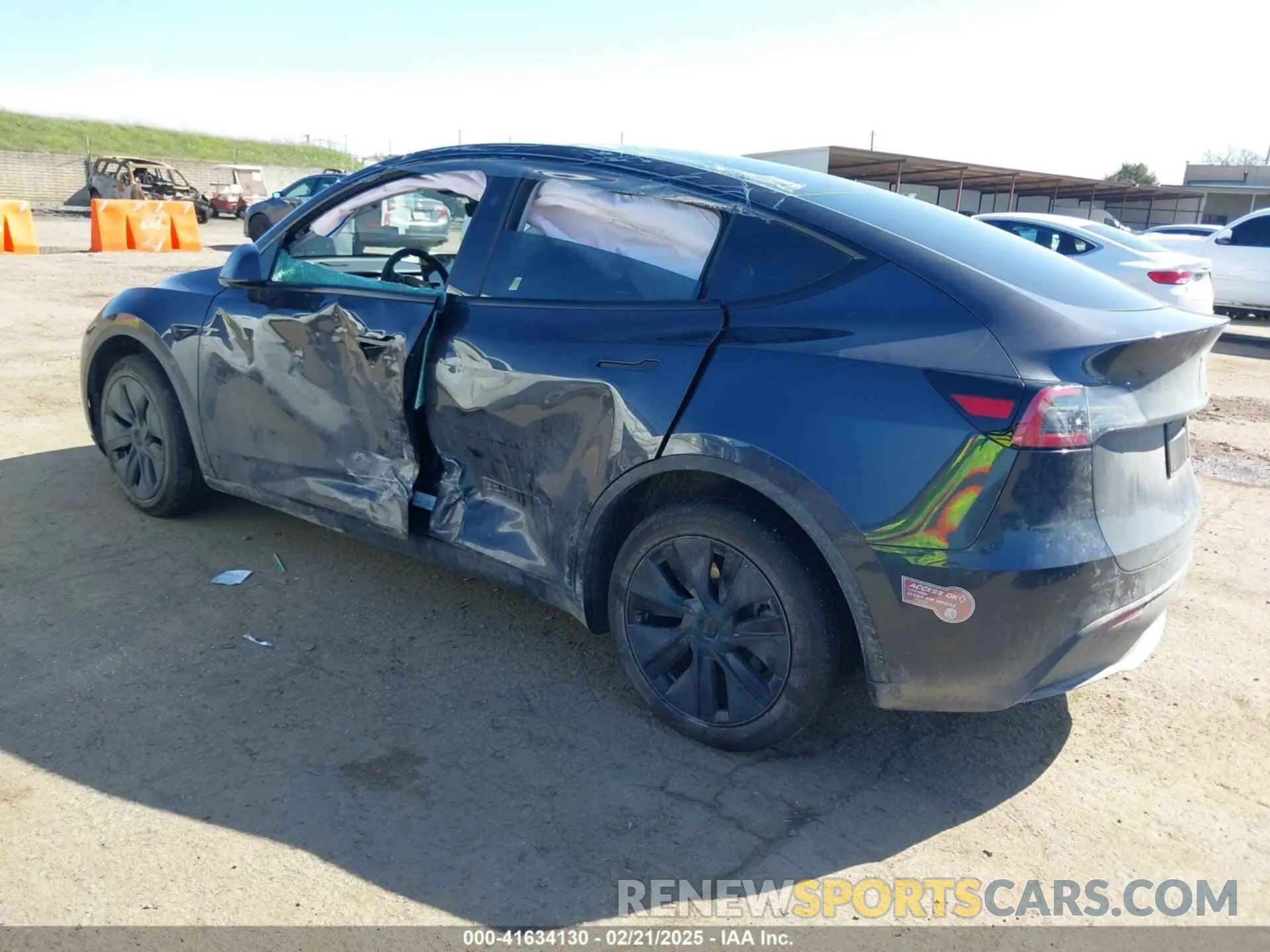 3 Photograph of a damaged car 7SAYGDED8RF213796 TESLA MODEL Y 2024