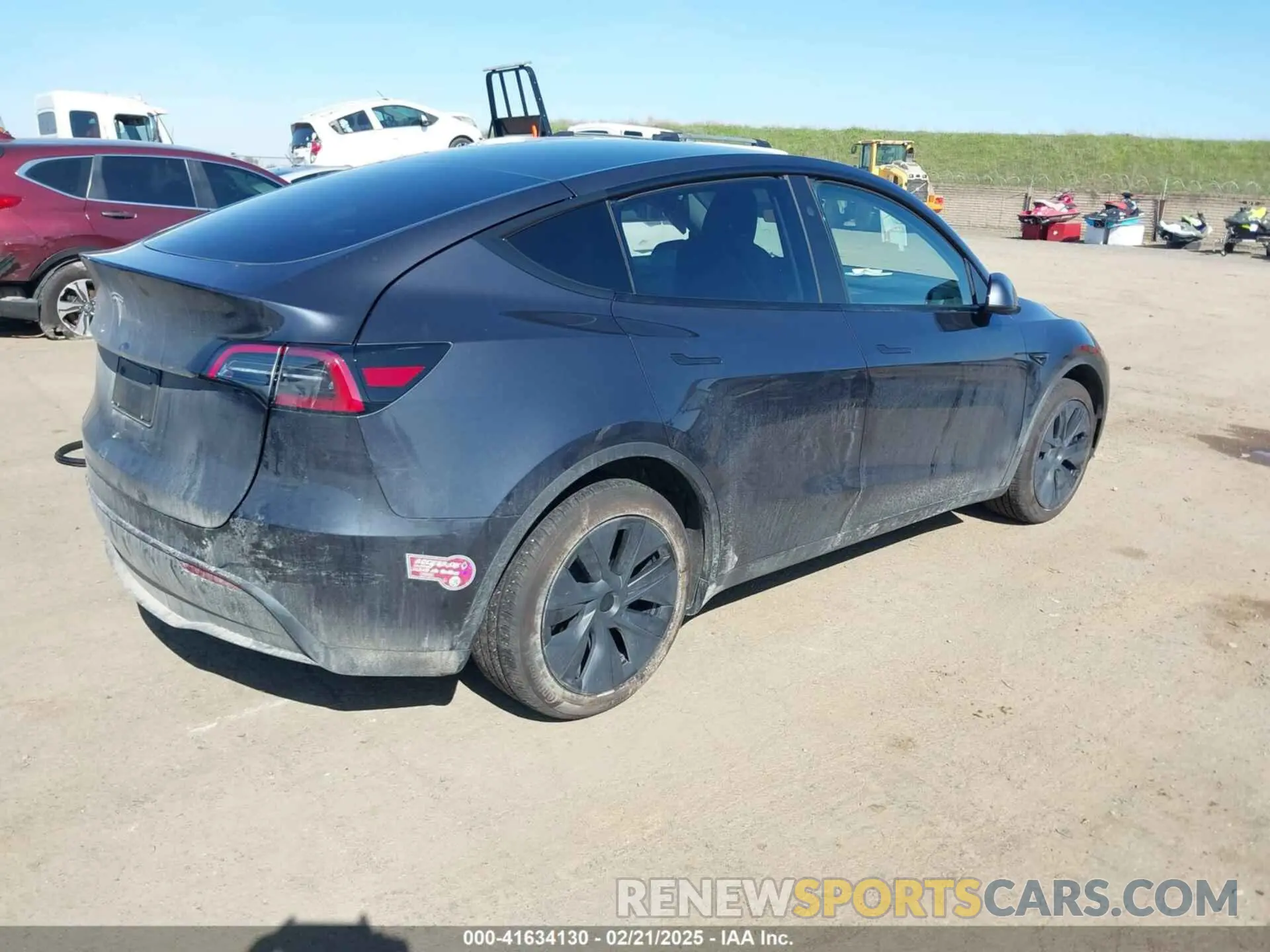 4 Photograph of a damaged car 7SAYGDED8RF213796 TESLA MODEL Y 2024