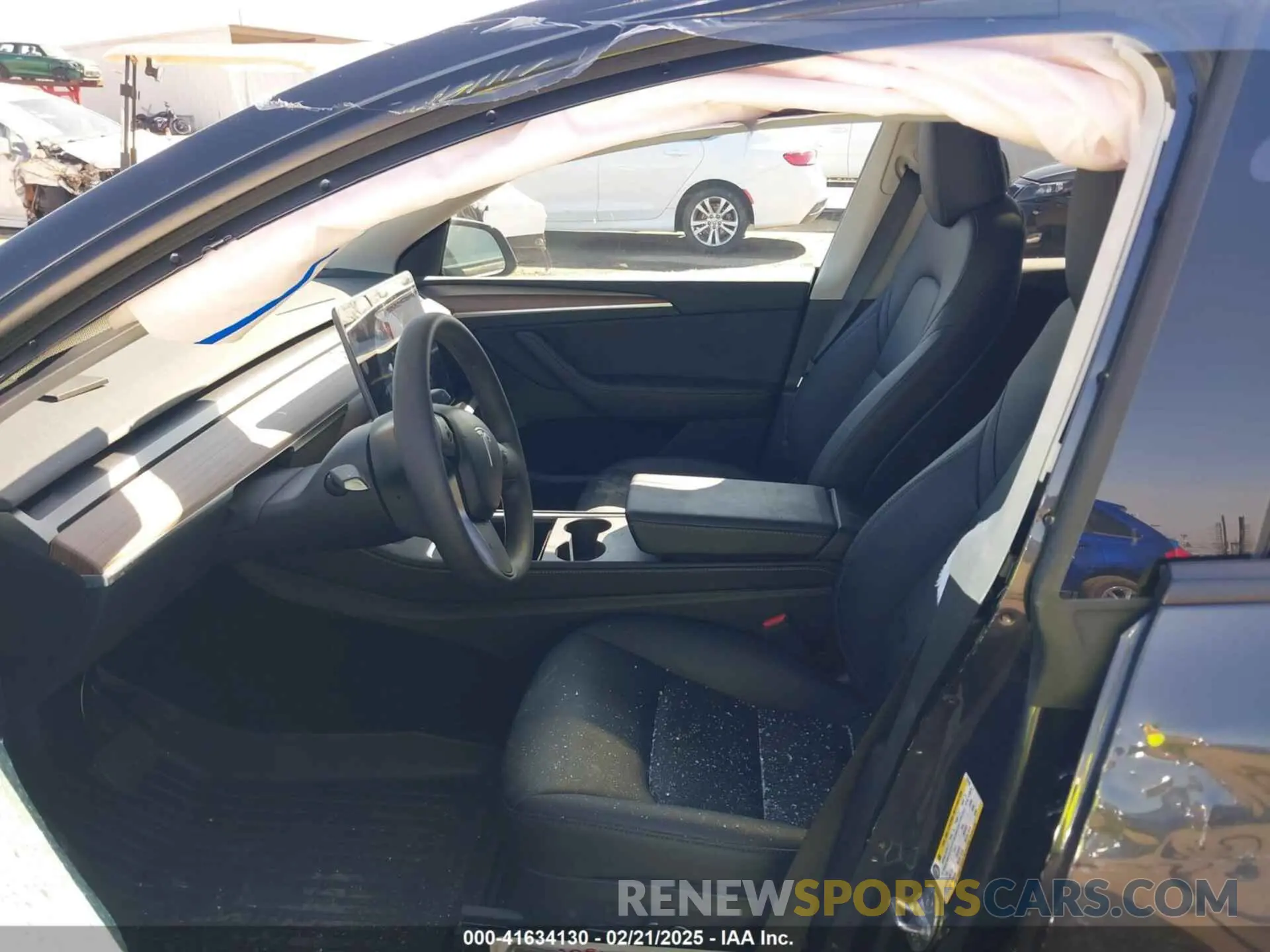 5 Photograph of a damaged car 7SAYGDED8RF213796 TESLA MODEL Y 2024