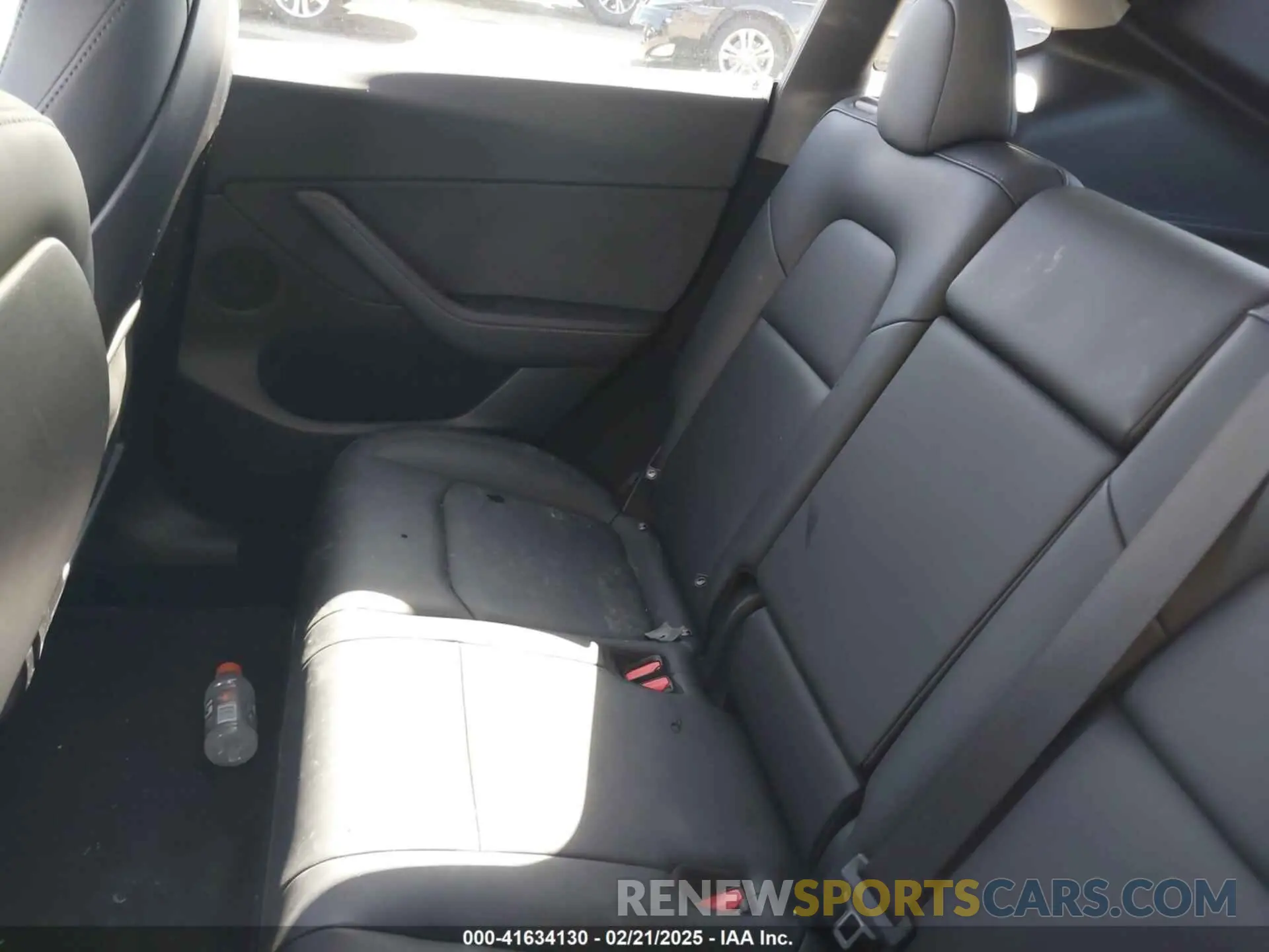 8 Photograph of a damaged car 7SAYGDED8RF213796 TESLA MODEL Y 2024