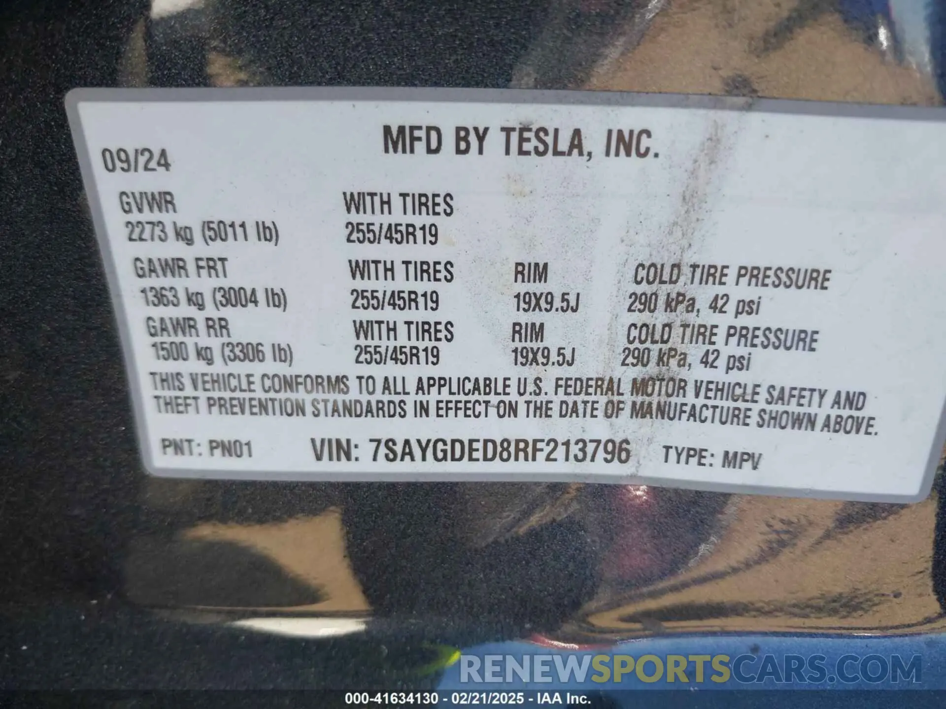 9 Photograph of a damaged car 7SAYGDED8RF213796 TESLA MODEL Y 2024