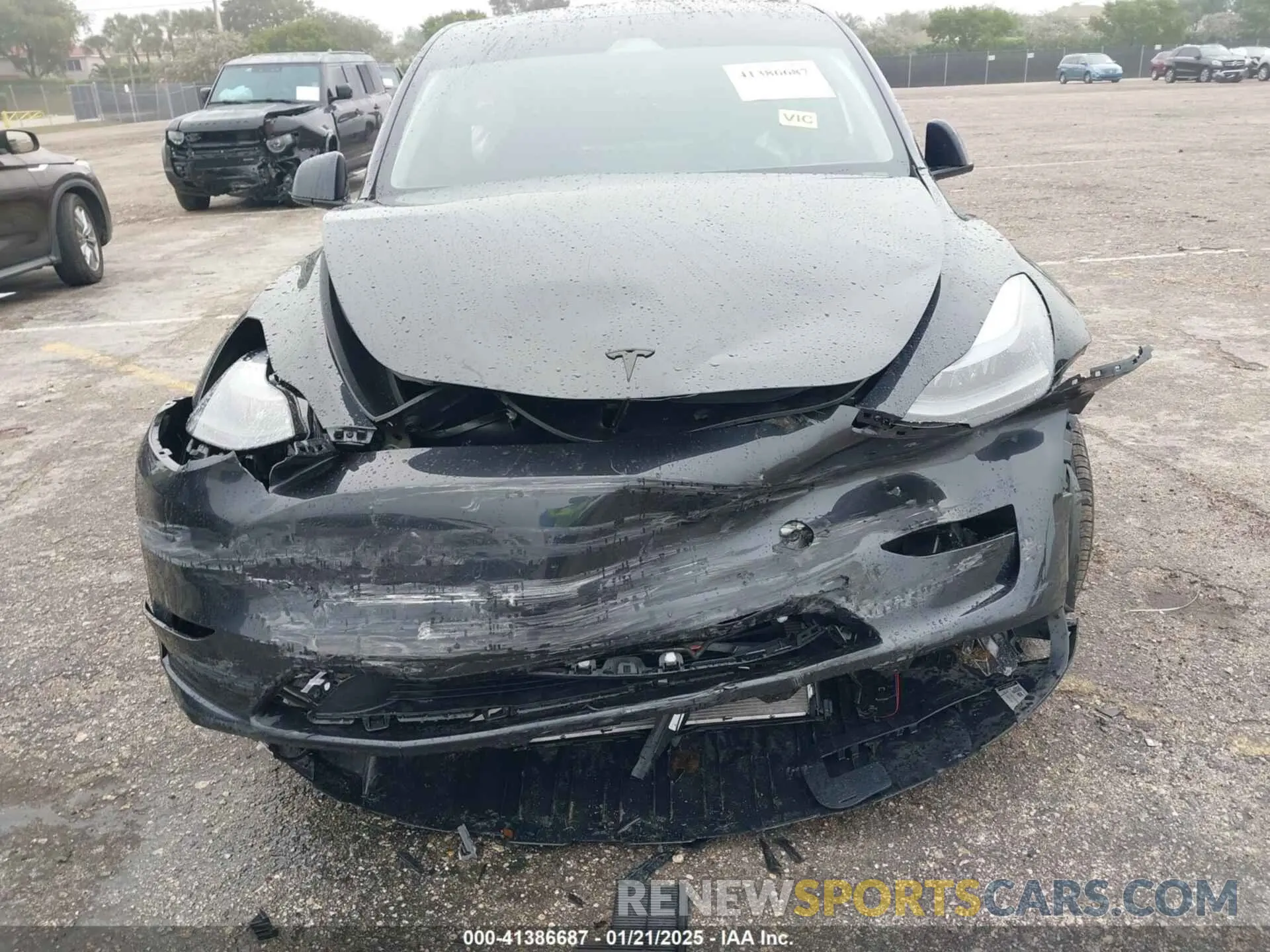 6 Photograph of a damaged car 7SAYGDED8RF213927 TESLA MODEL Y 2024