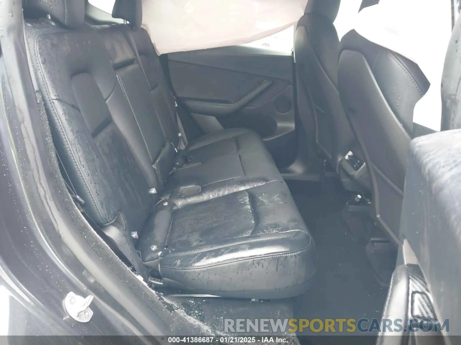 8 Photograph of a damaged car 7SAYGDED8RF213927 TESLA MODEL Y 2024