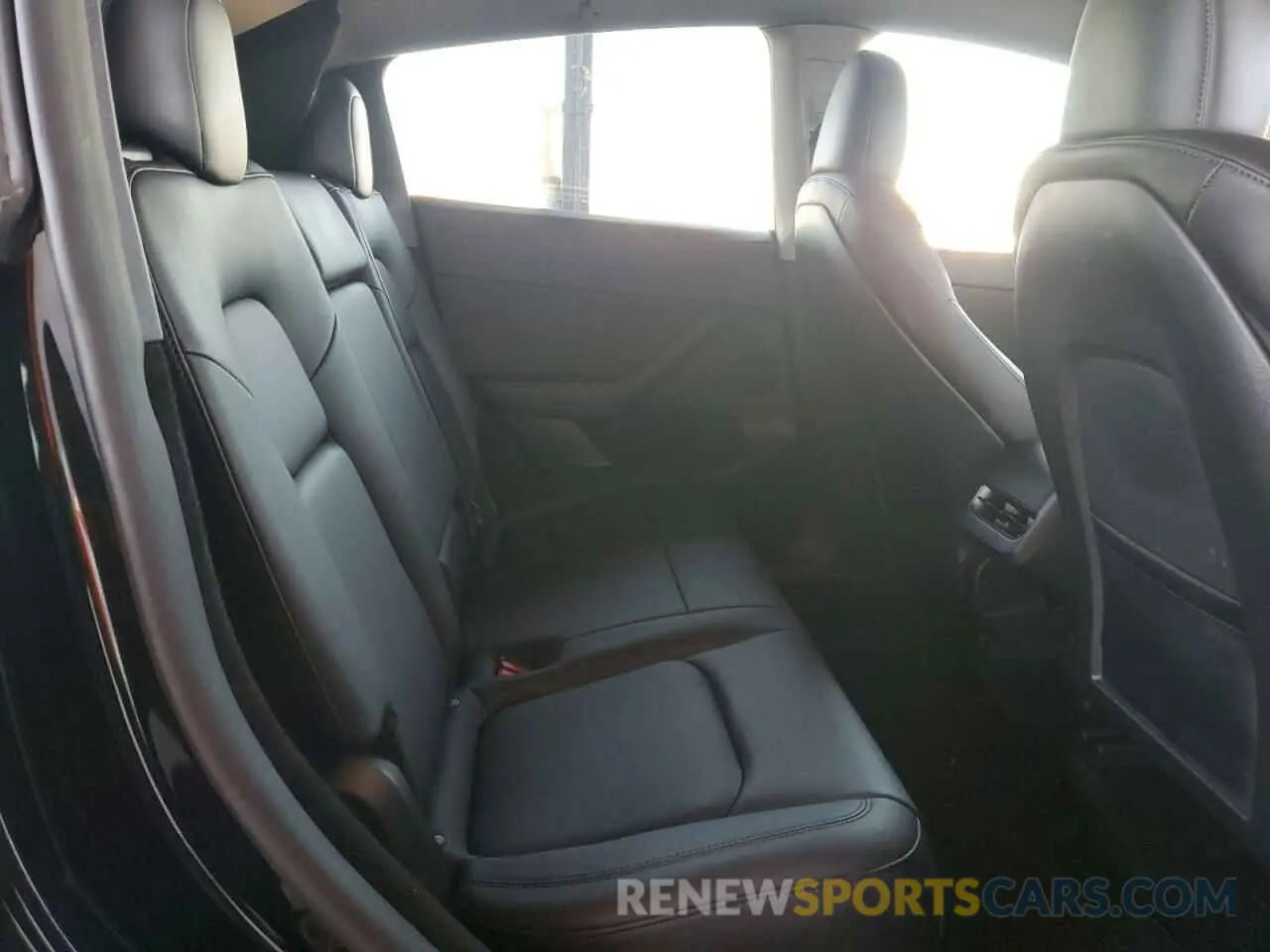 10 Photograph of a damaged car 7SAYGDED9RF019035 TESLA MODEL Y 2024