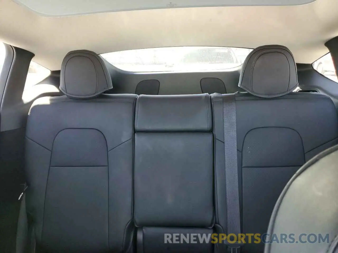 10 Photograph of a damaged car 7SAYGDED9RF046879 TESLA MODEL Y 2024