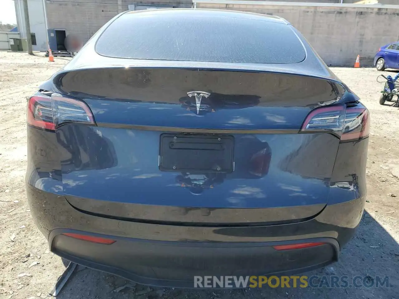 6 Photograph of a damaged car 7SAYGDED9RF091711 TESLA MODEL Y 2024