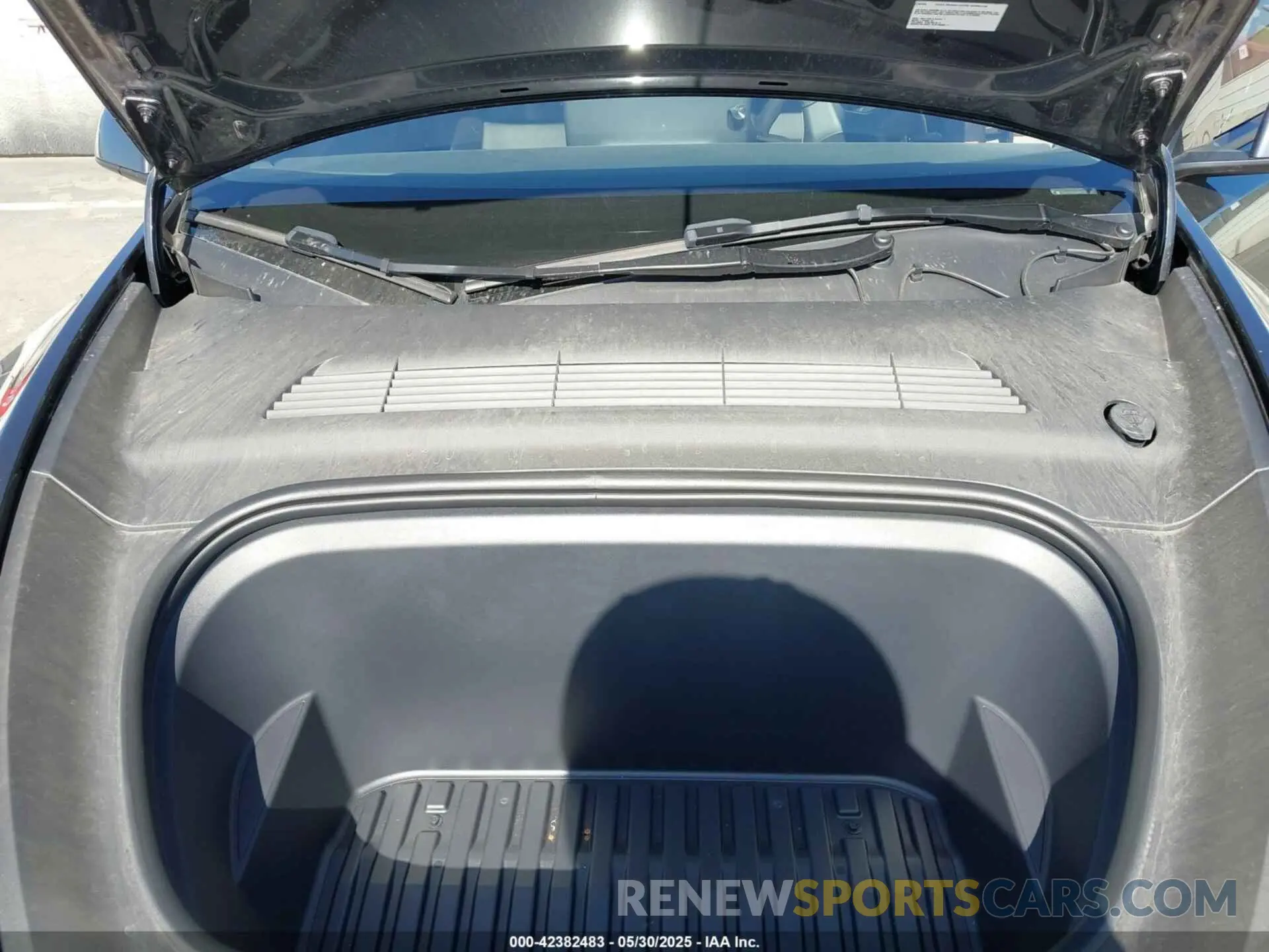 10 Photograph of a damaged car 7SAYGDED9RF091854 TESLA MODEL Y 2024