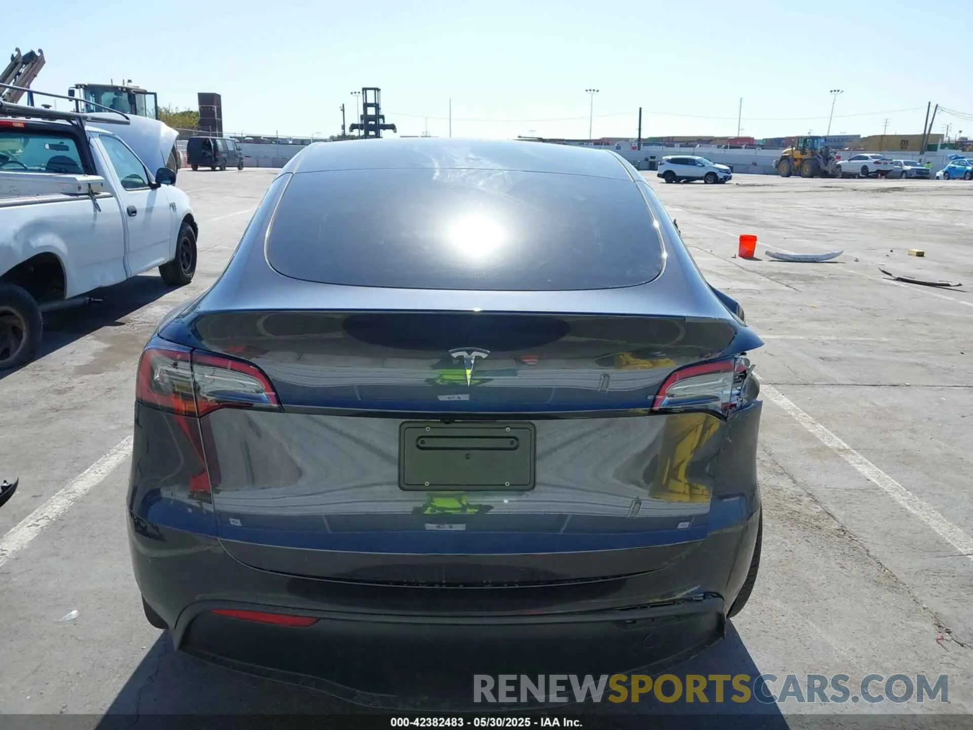 16 Photograph of a damaged car 7SAYGDED9RF091854 TESLA MODEL Y 2024