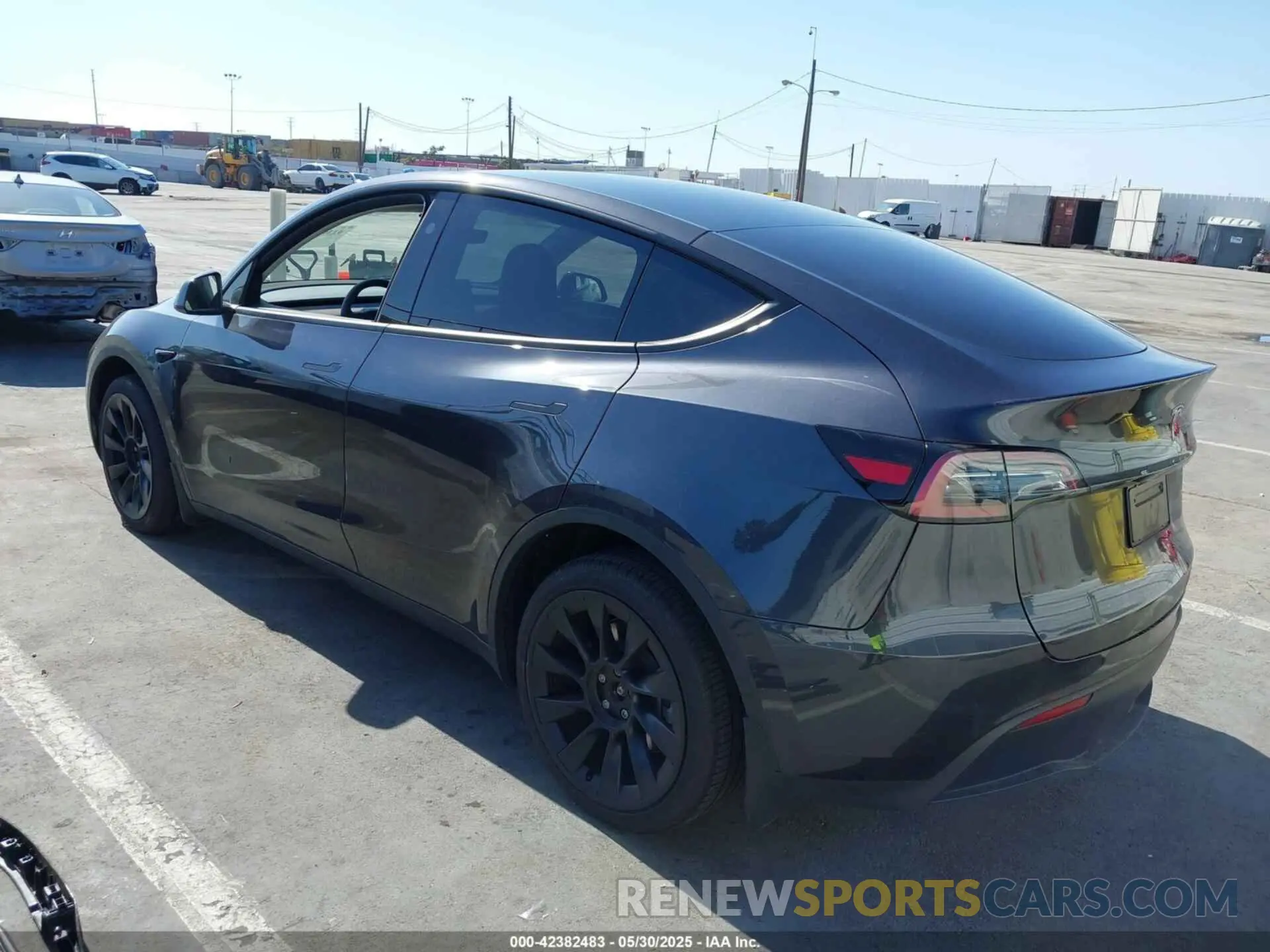 3 Photograph of a damaged car 7SAYGDED9RF091854 TESLA MODEL Y 2024