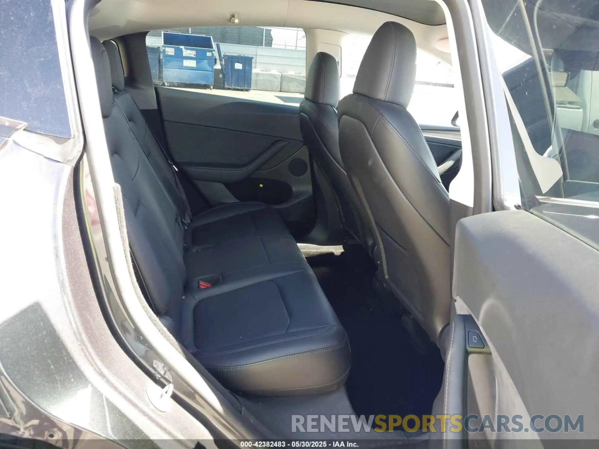8 Photograph of a damaged car 7SAYGDED9RF091854 TESLA MODEL Y 2024