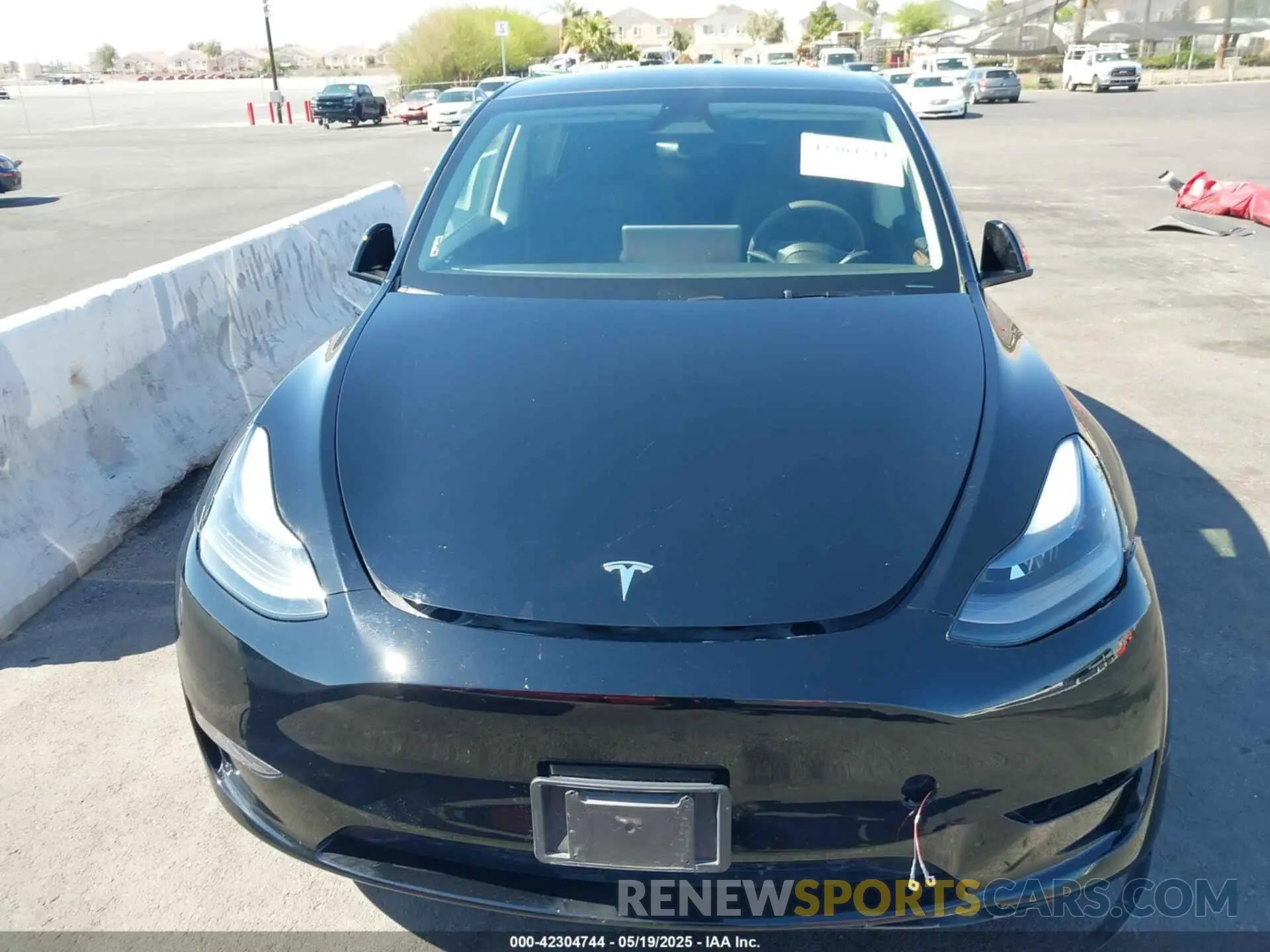 11 Photograph of a damaged car 7SAYGDED9RF093975 TESLA MODEL Y 2024