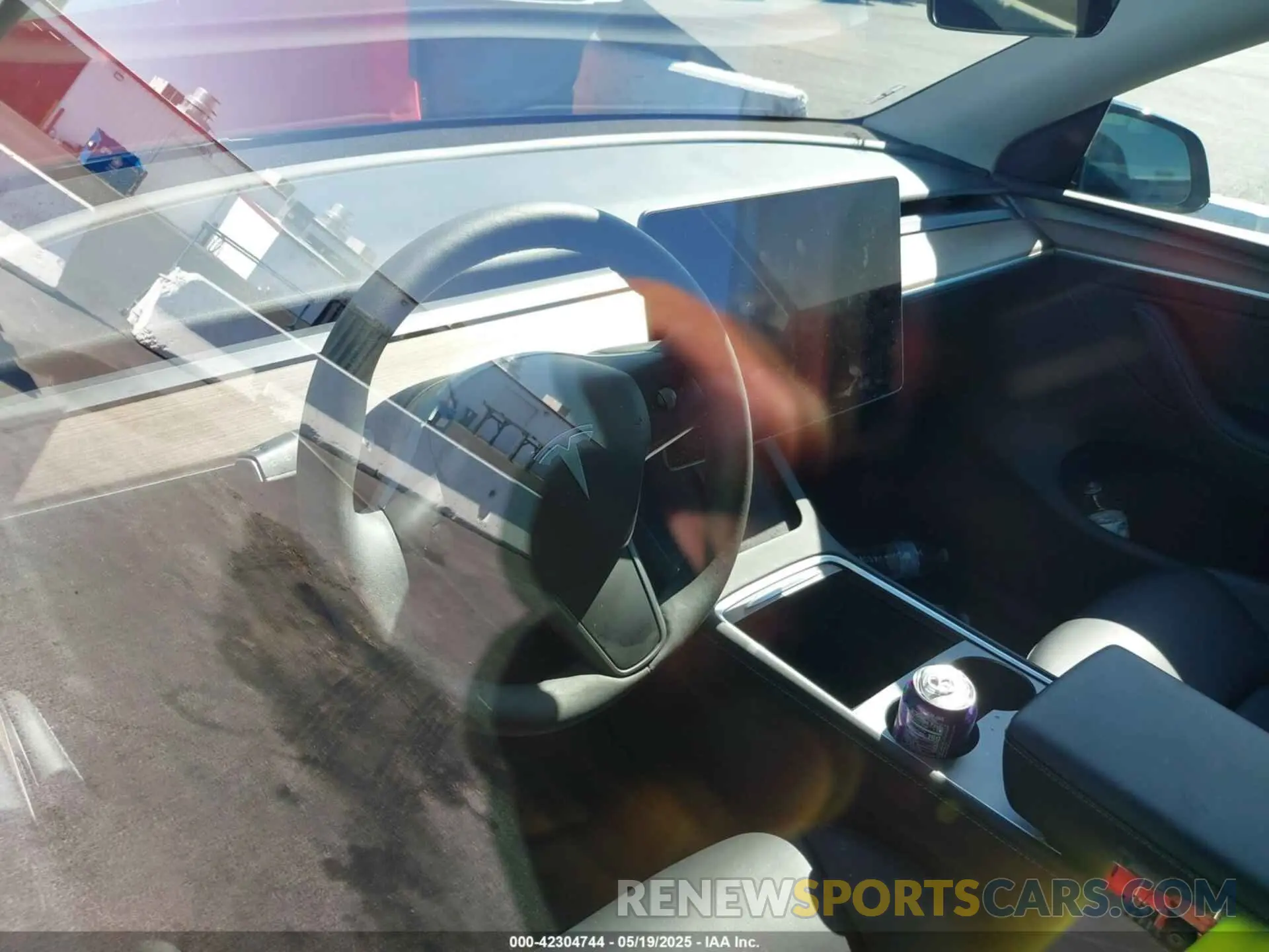 14 Photograph of a damaged car 7SAYGDED9RF093975 TESLA MODEL Y 2024