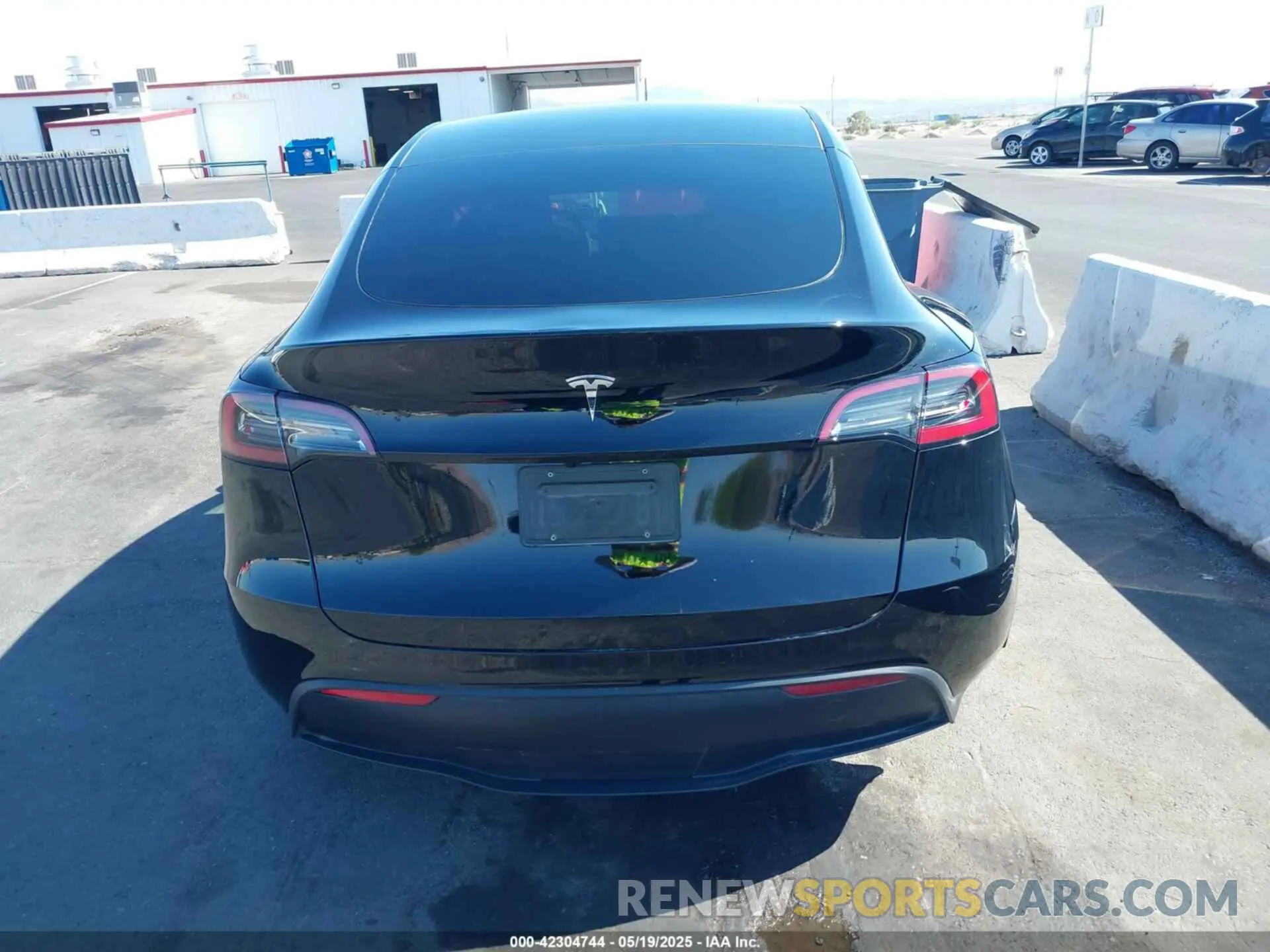 15 Photograph of a damaged car 7SAYGDED9RF093975 TESLA MODEL Y 2024