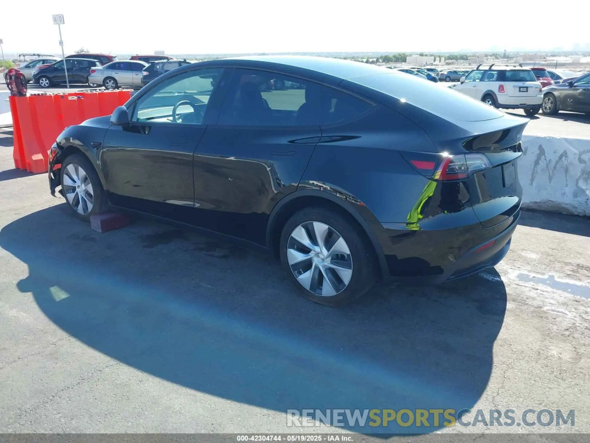 3 Photograph of a damaged car 7SAYGDED9RF093975 TESLA MODEL Y 2024