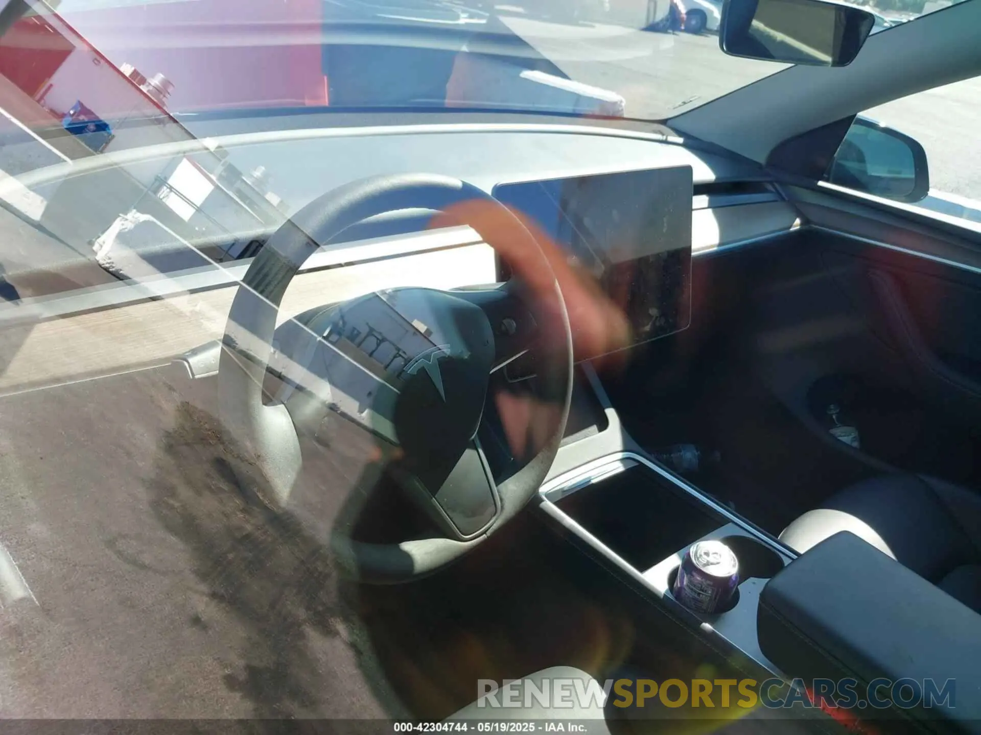7 Photograph of a damaged car 7SAYGDED9RF093975 TESLA MODEL Y 2024