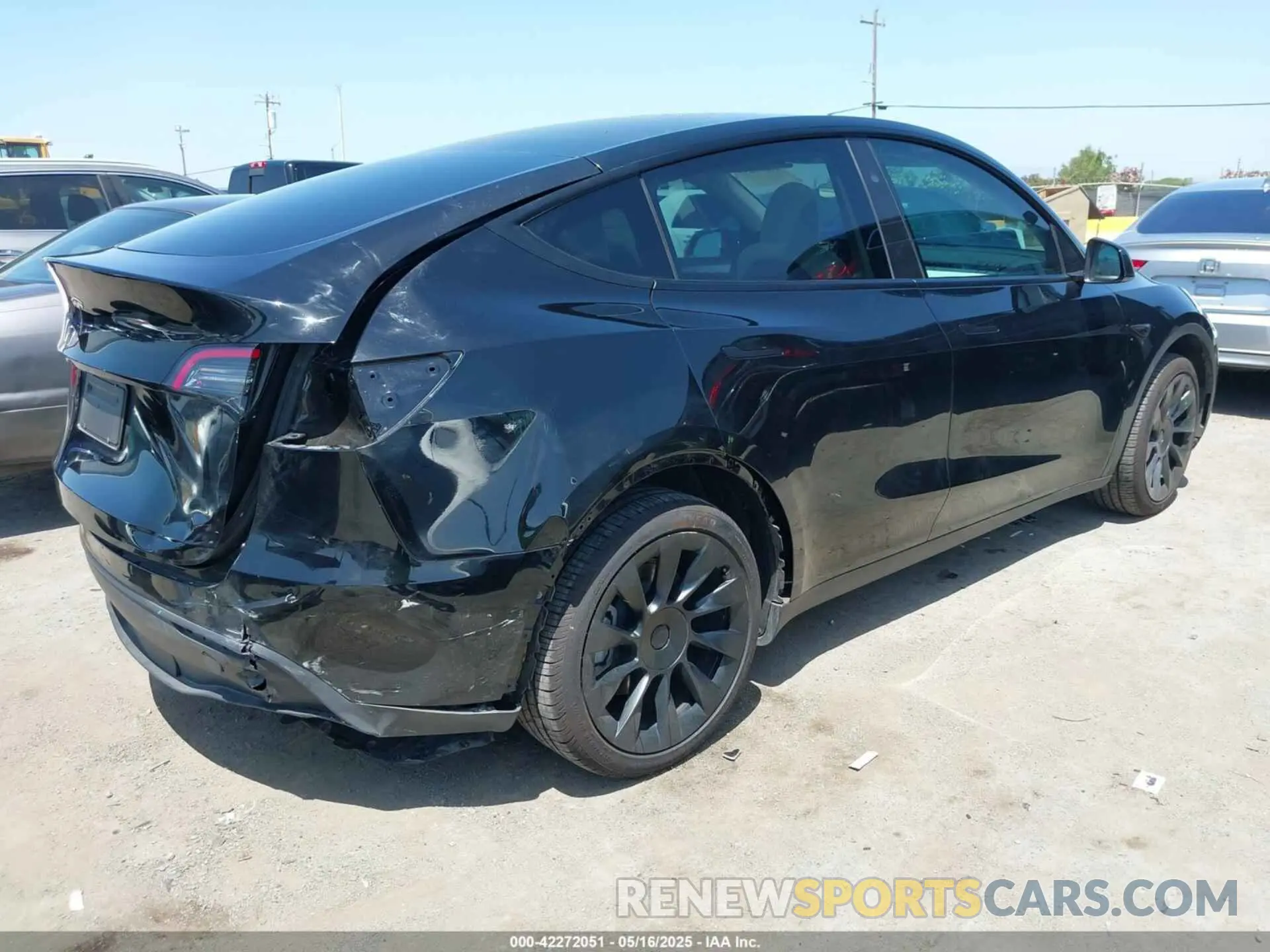 4 Photograph of a damaged car 7SAYGDED9RF191453 TESLA MODEL Y 2024