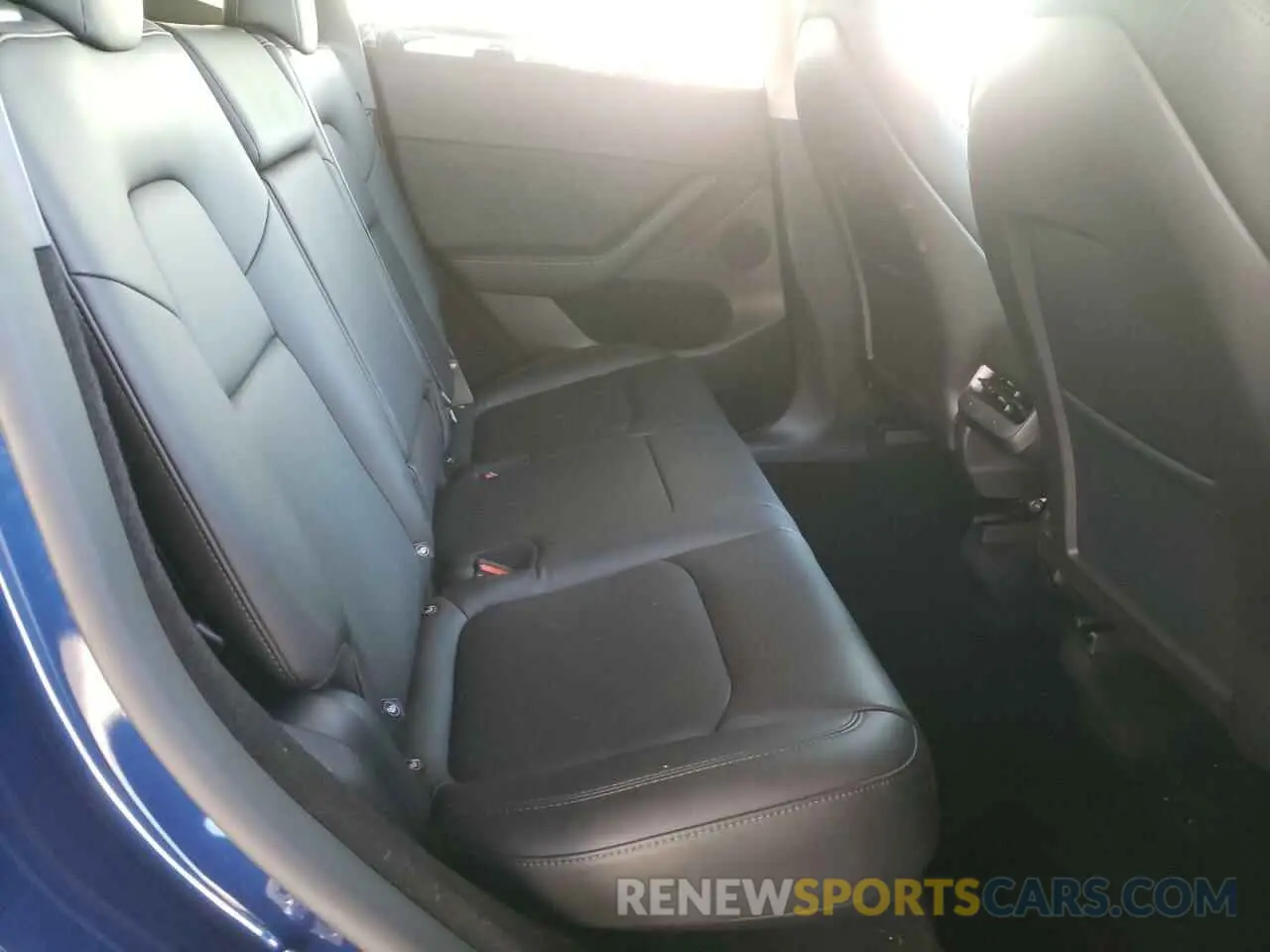 10 Photograph of a damaged car 7SAYGDED9RF206257 TESLA MODEL Y 2024
