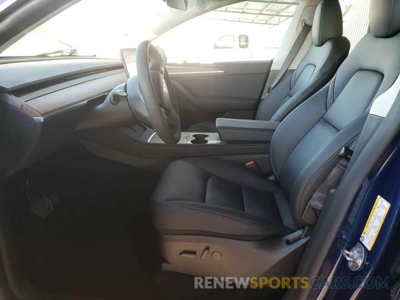 7 Photograph of a damaged car 7SAYGDED9RF206257 TESLA MODEL Y 2024