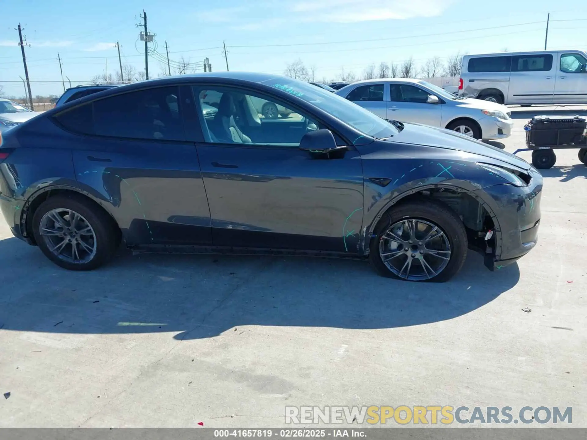 12 Photograph of a damaged car 7SAYGDEDXRA299500 TESLA MODEL Y 2024