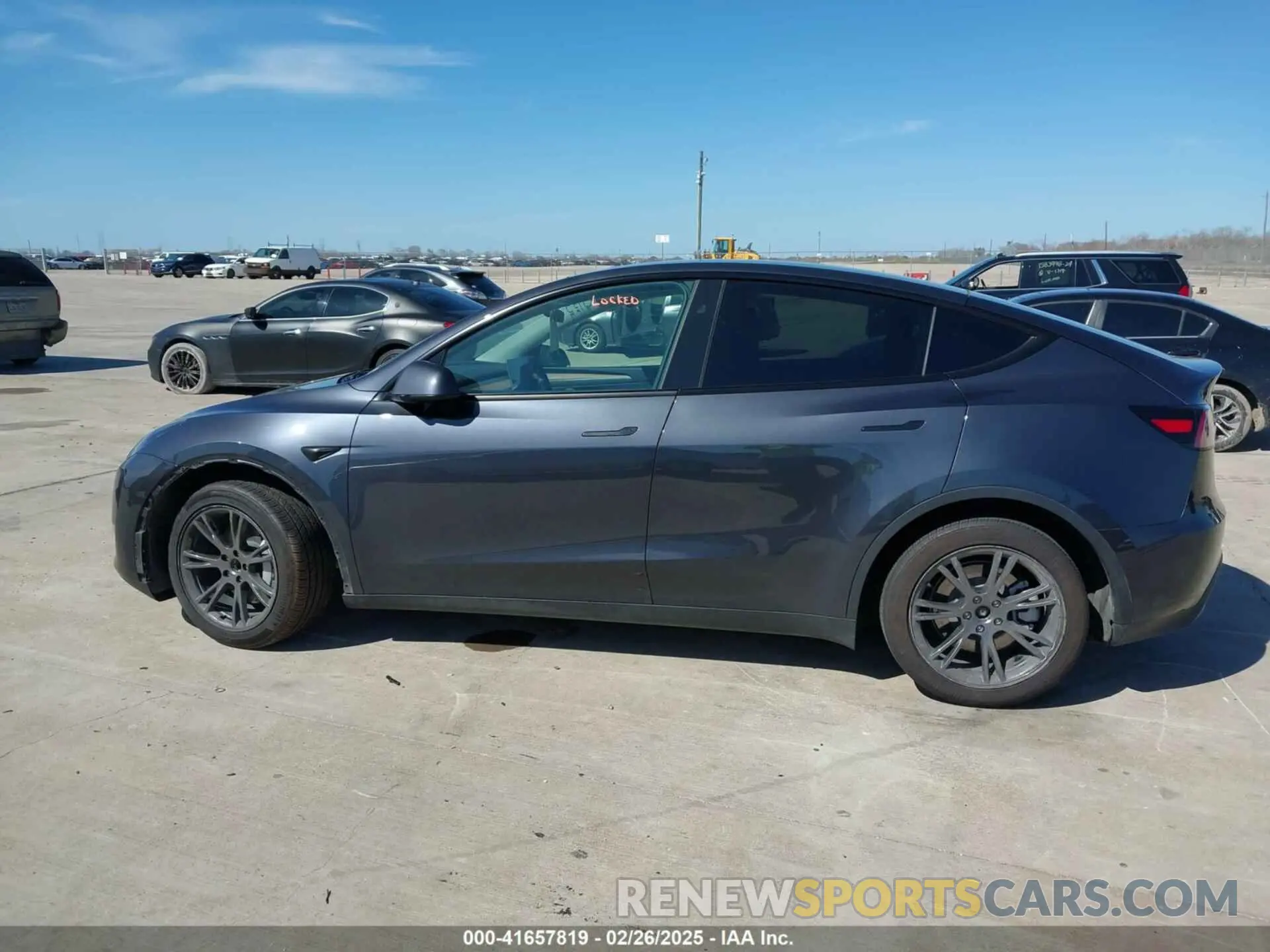 13 Photograph of a damaged car 7SAYGDEDXRA299500 TESLA MODEL Y 2024