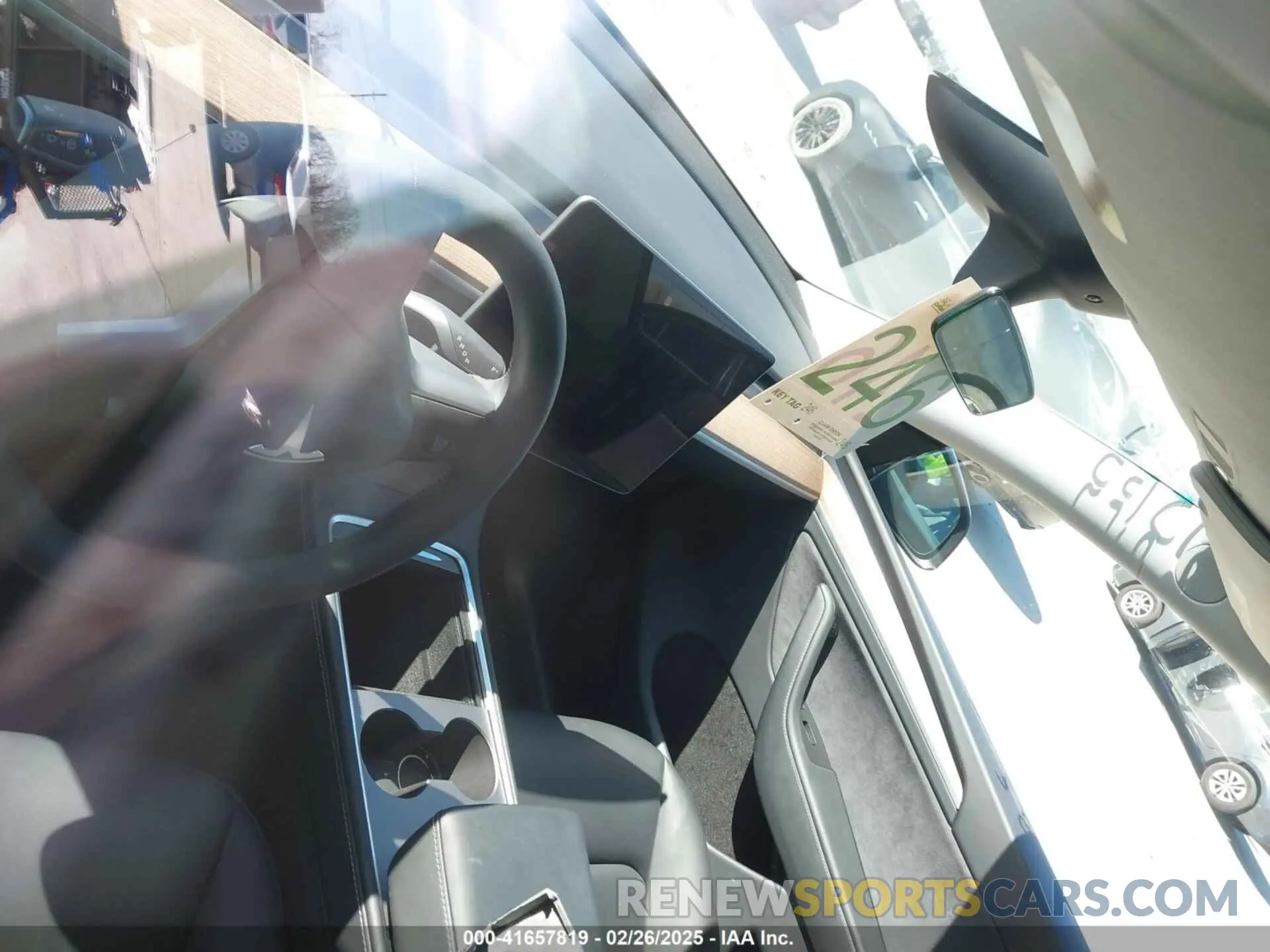 16 Photograph of a damaged car 7SAYGDEDXRA299500 TESLA MODEL Y 2024