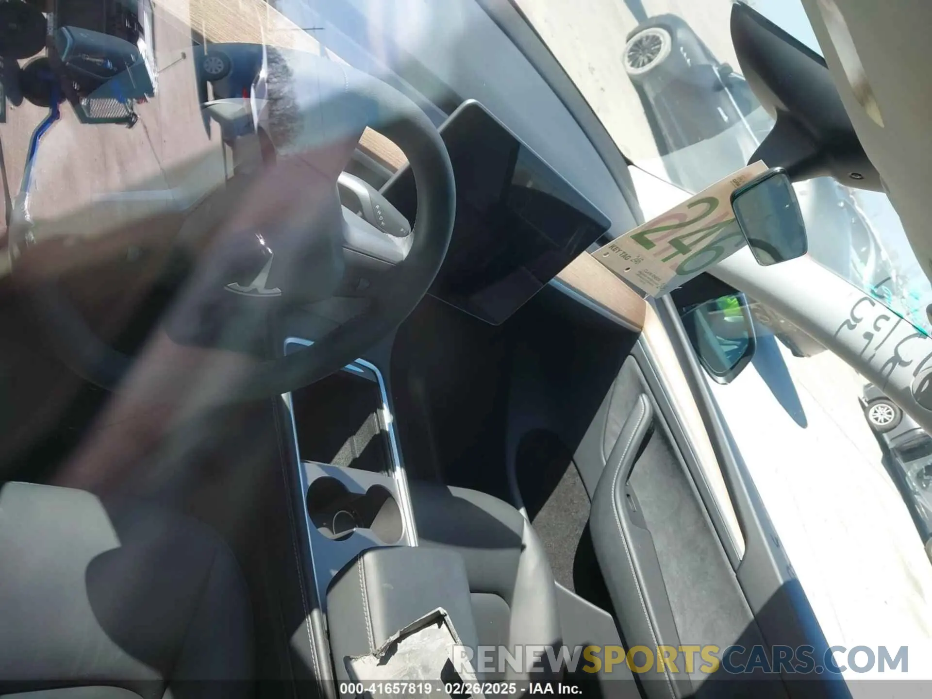17 Photograph of a damaged car 7SAYGDEDXRA299500 TESLA MODEL Y 2024