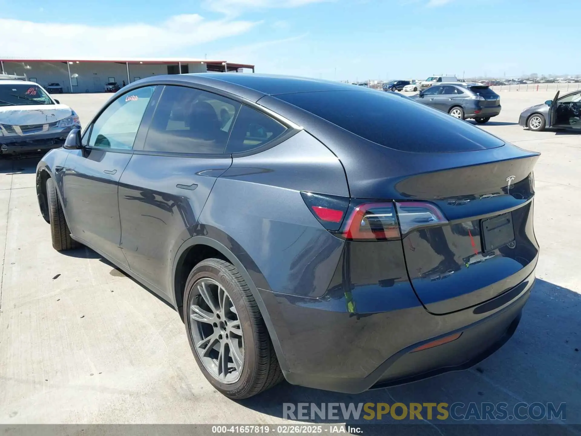 3 Photograph of a damaged car 7SAYGDEDXRA299500 TESLA MODEL Y 2024