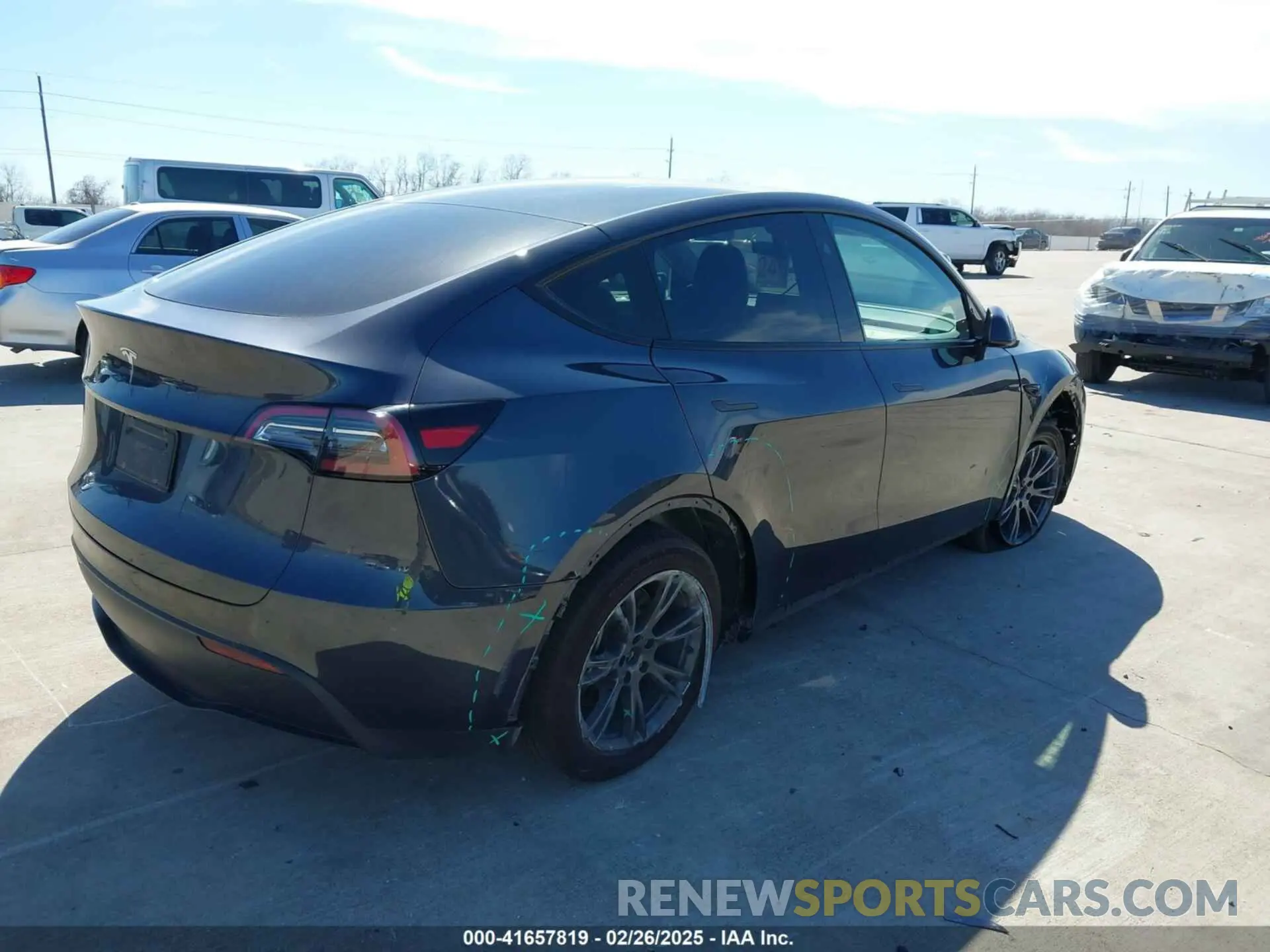 4 Photograph of a damaged car 7SAYGDEDXRA299500 TESLA MODEL Y 2024