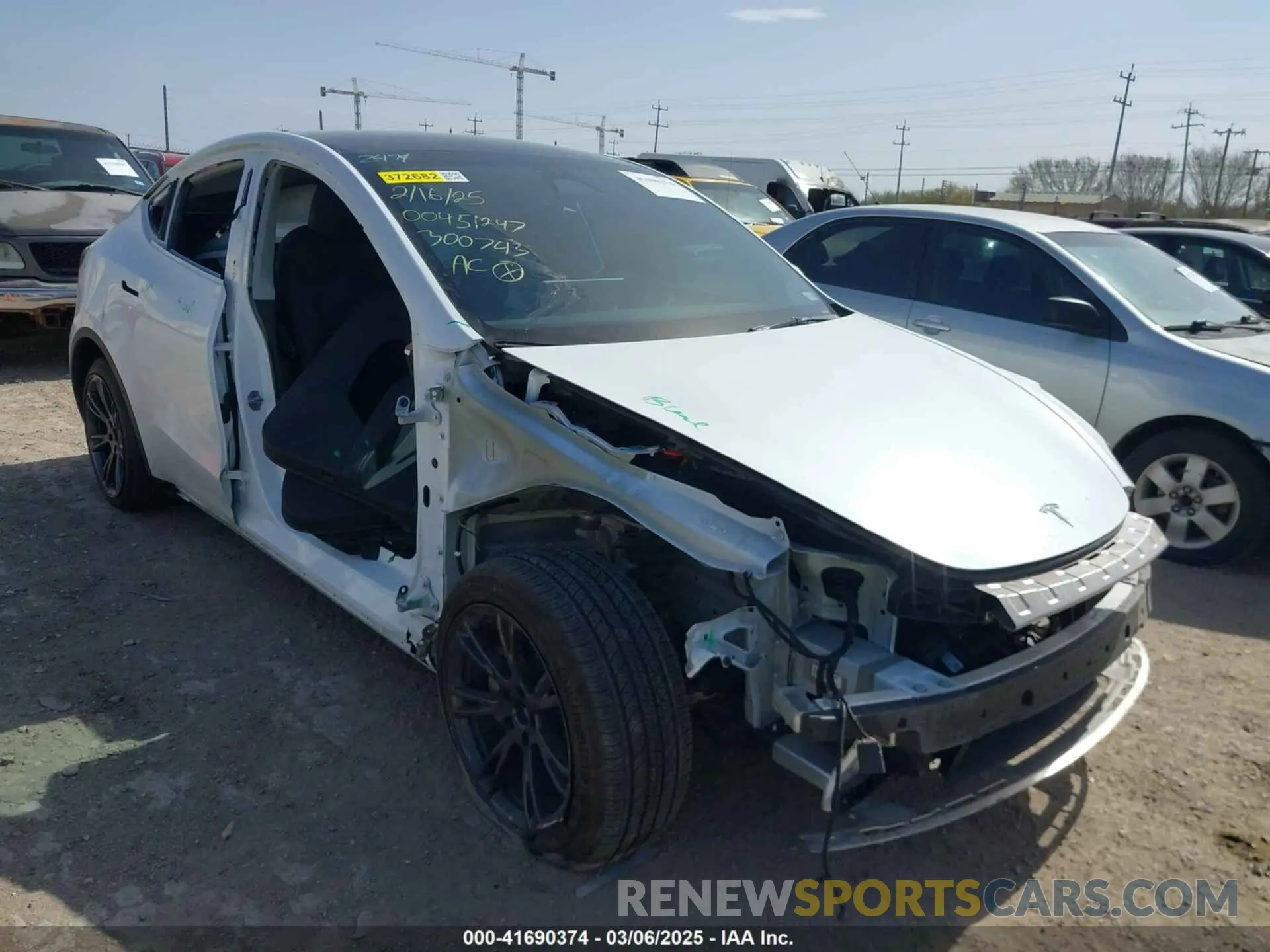 1 Photograph of a damaged car 7SAYGDEDXRA300743 TESLA MODEL Y 2024