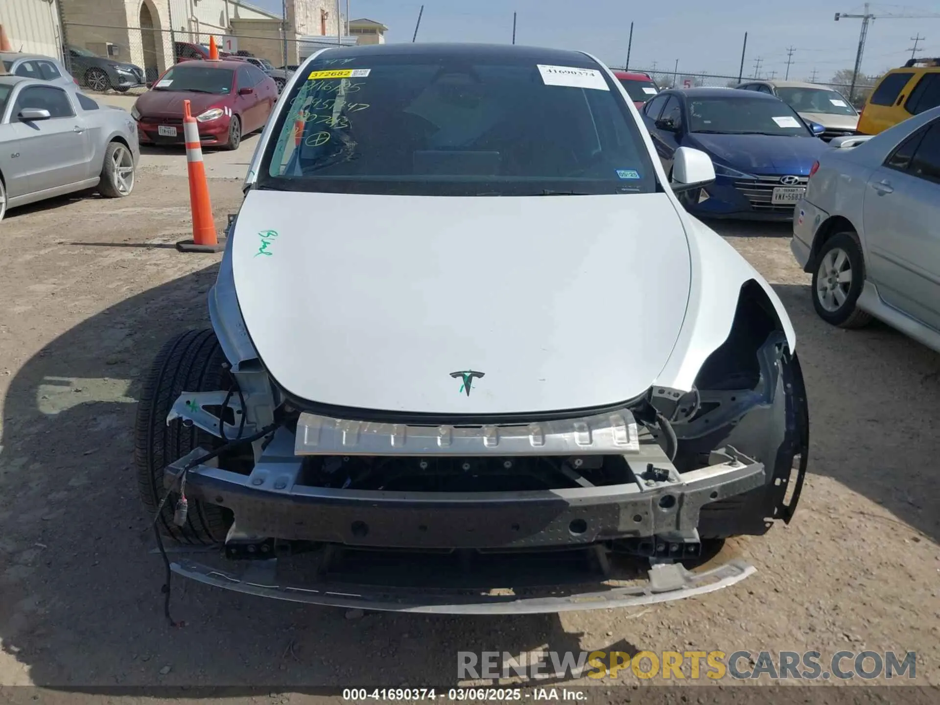 13 Photograph of a damaged car 7SAYGDEDXRA300743 TESLA MODEL Y 2024