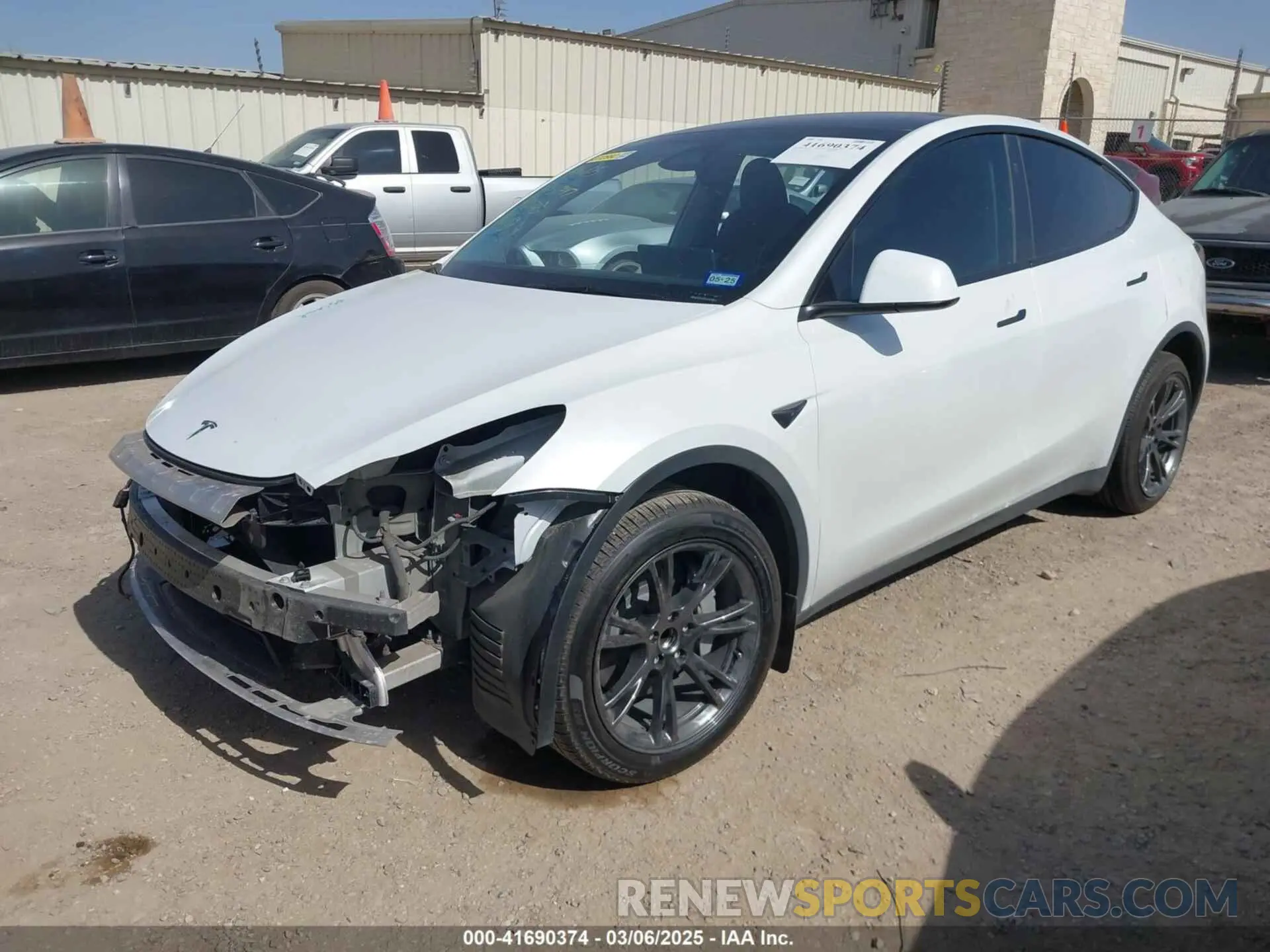 2 Photograph of a damaged car 7SAYGDEDXRA300743 TESLA MODEL Y 2024