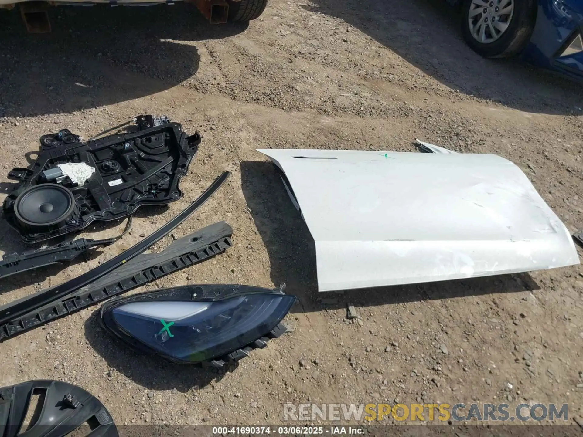22 Photograph of a damaged car 7SAYGDEDXRA300743 TESLA MODEL Y 2024
