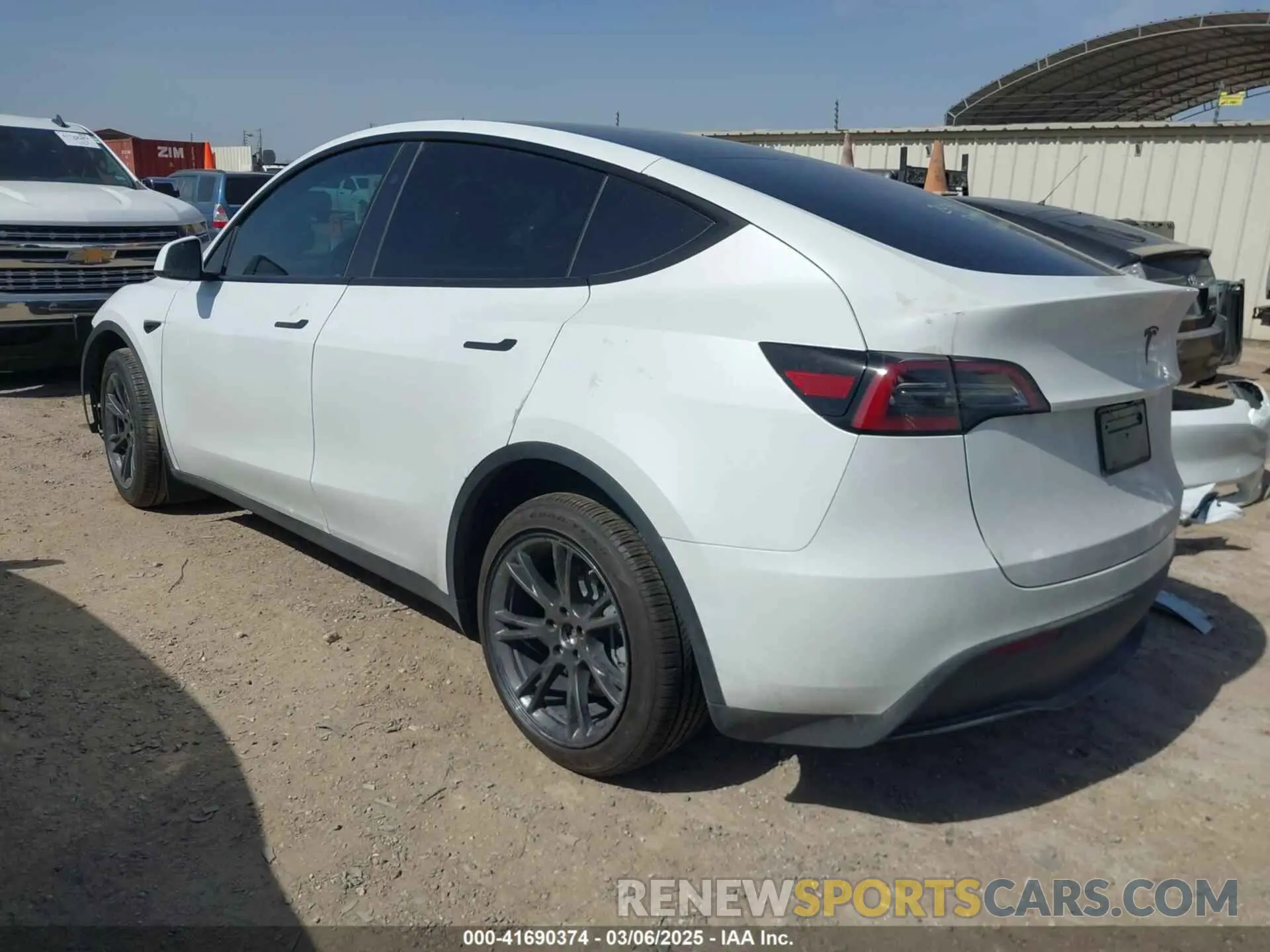 3 Photograph of a damaged car 7SAYGDEDXRA300743 TESLA MODEL Y 2024