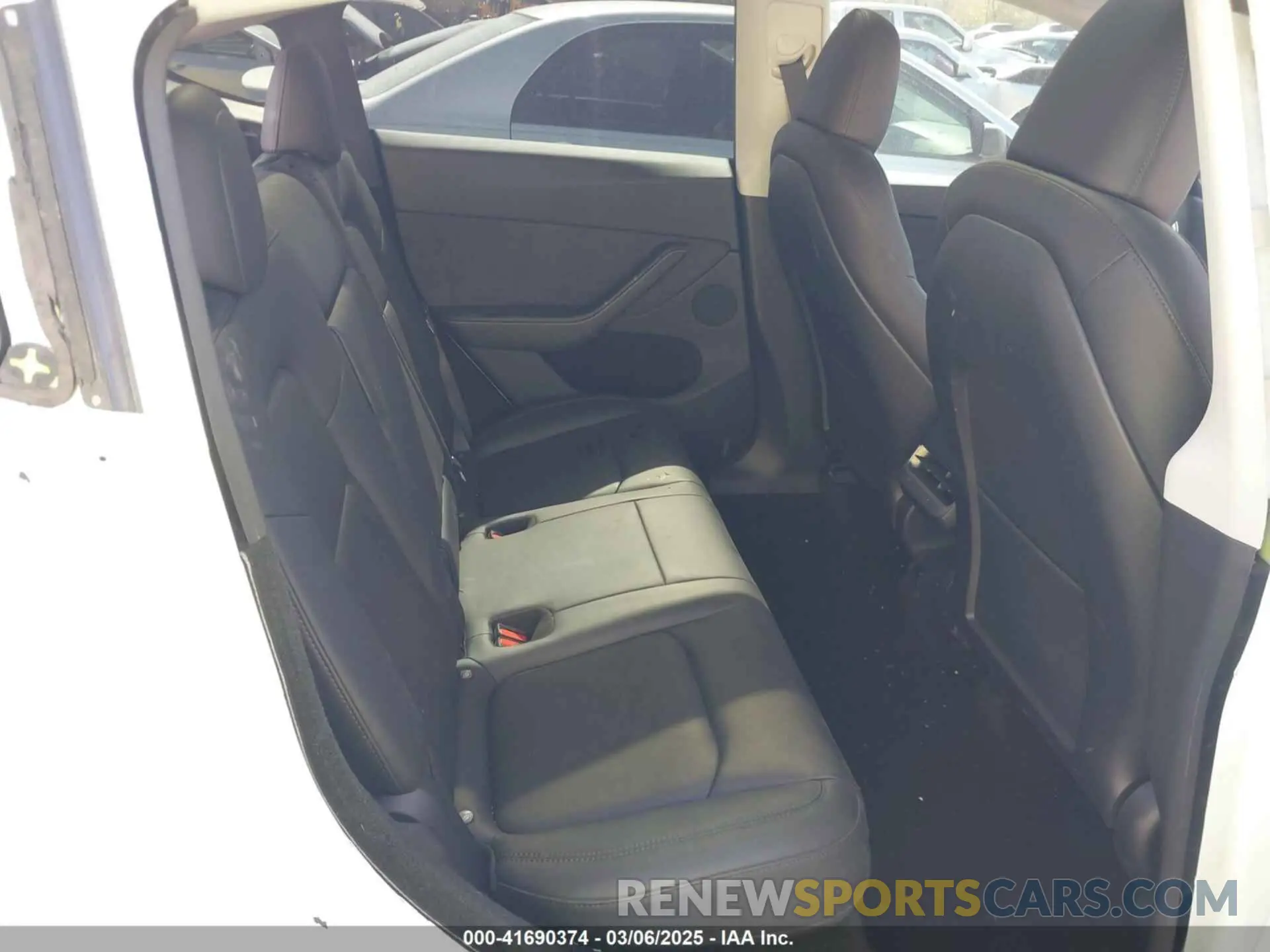 8 Photograph of a damaged car 7SAYGDEDXRA300743 TESLA MODEL Y 2024