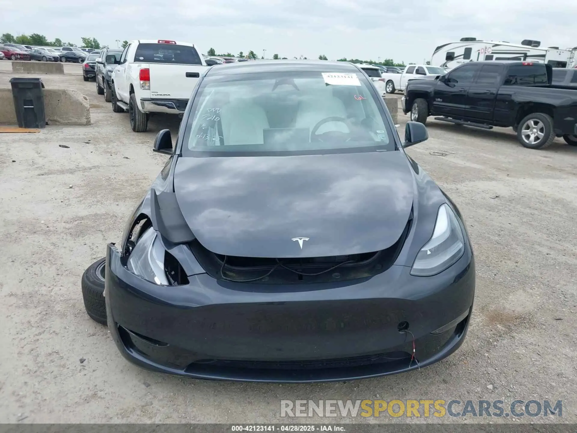 11 Photograph of a damaged car 7SAYGDEDXRA307210 TESLA MODEL Y 2024