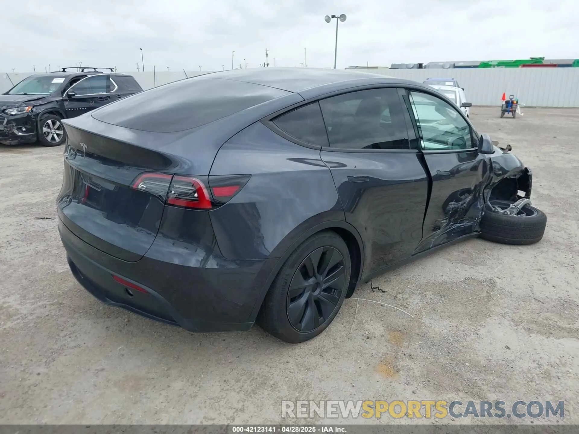 4 Photograph of a damaged car 7SAYGDEDXRA307210 TESLA MODEL Y 2024